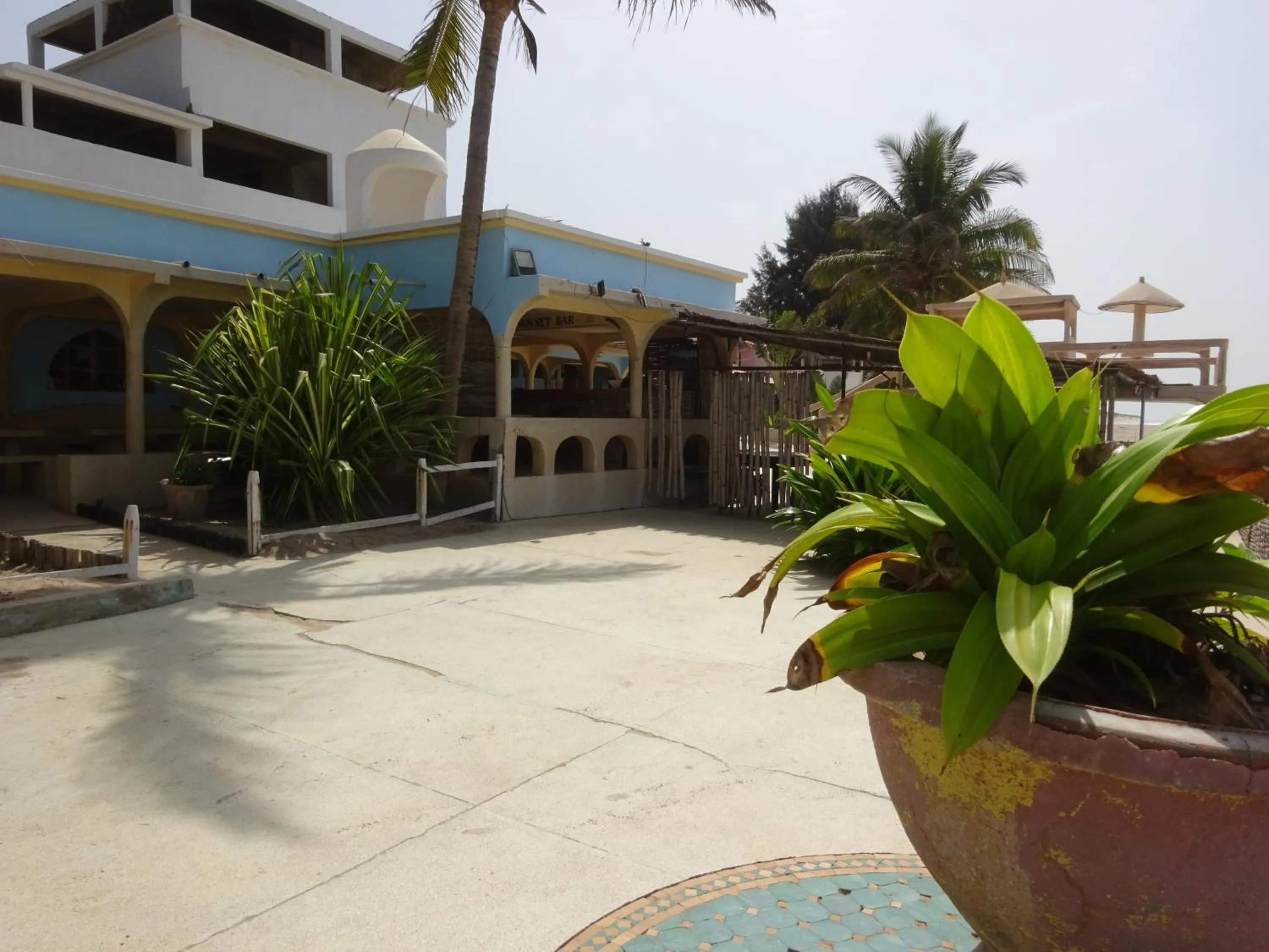 Property building in HOTEL DU BAR DE LA MER CAP SKIRRiNG