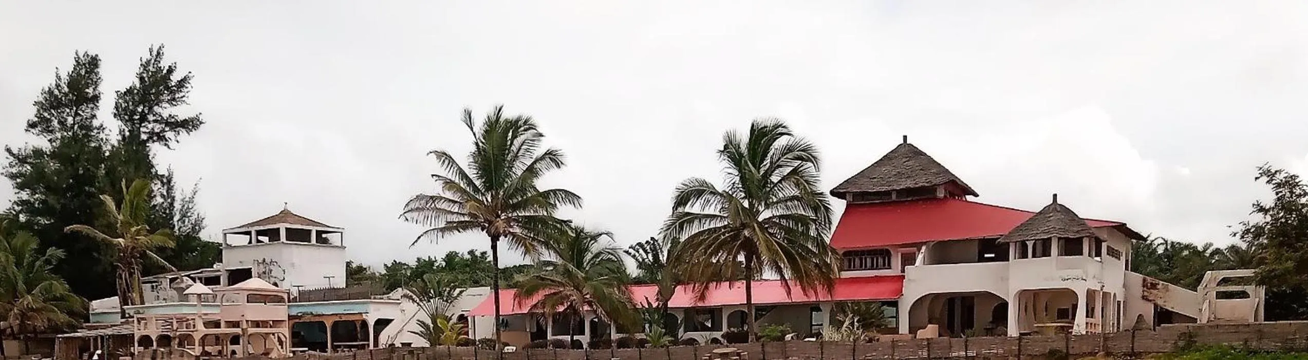 Property building in HOTEL DU BAR DE LA MER CAP SKIRRiNG