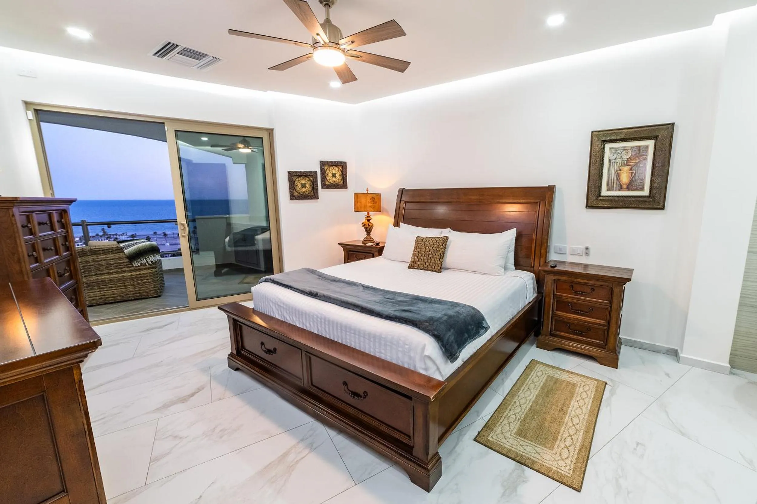 Bed in Casa Blanca Golf Villas