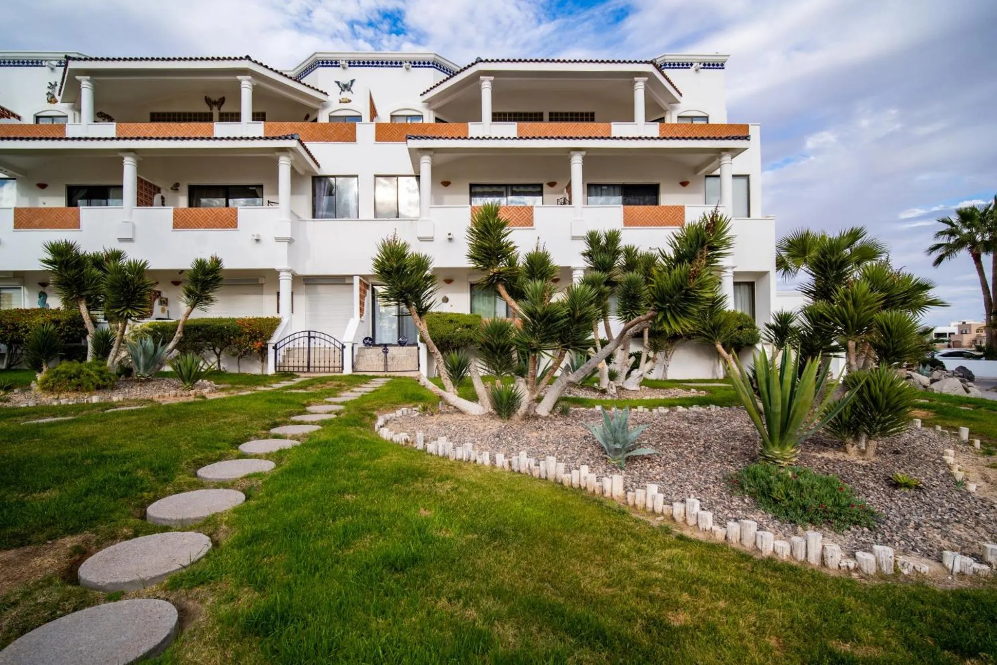 Casa Blanca Golf Villas