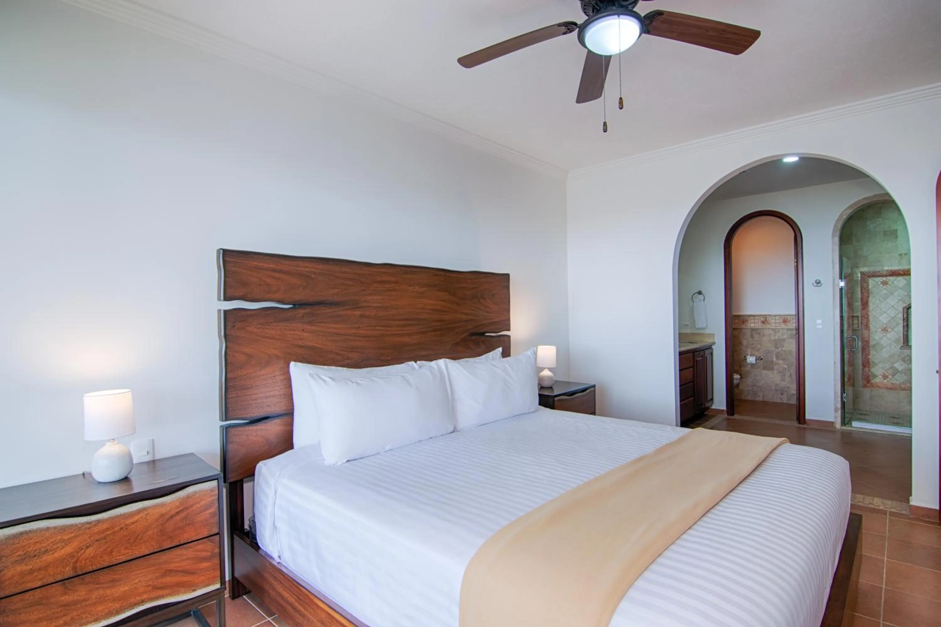 Bed in Casa Blanca Golf Villas