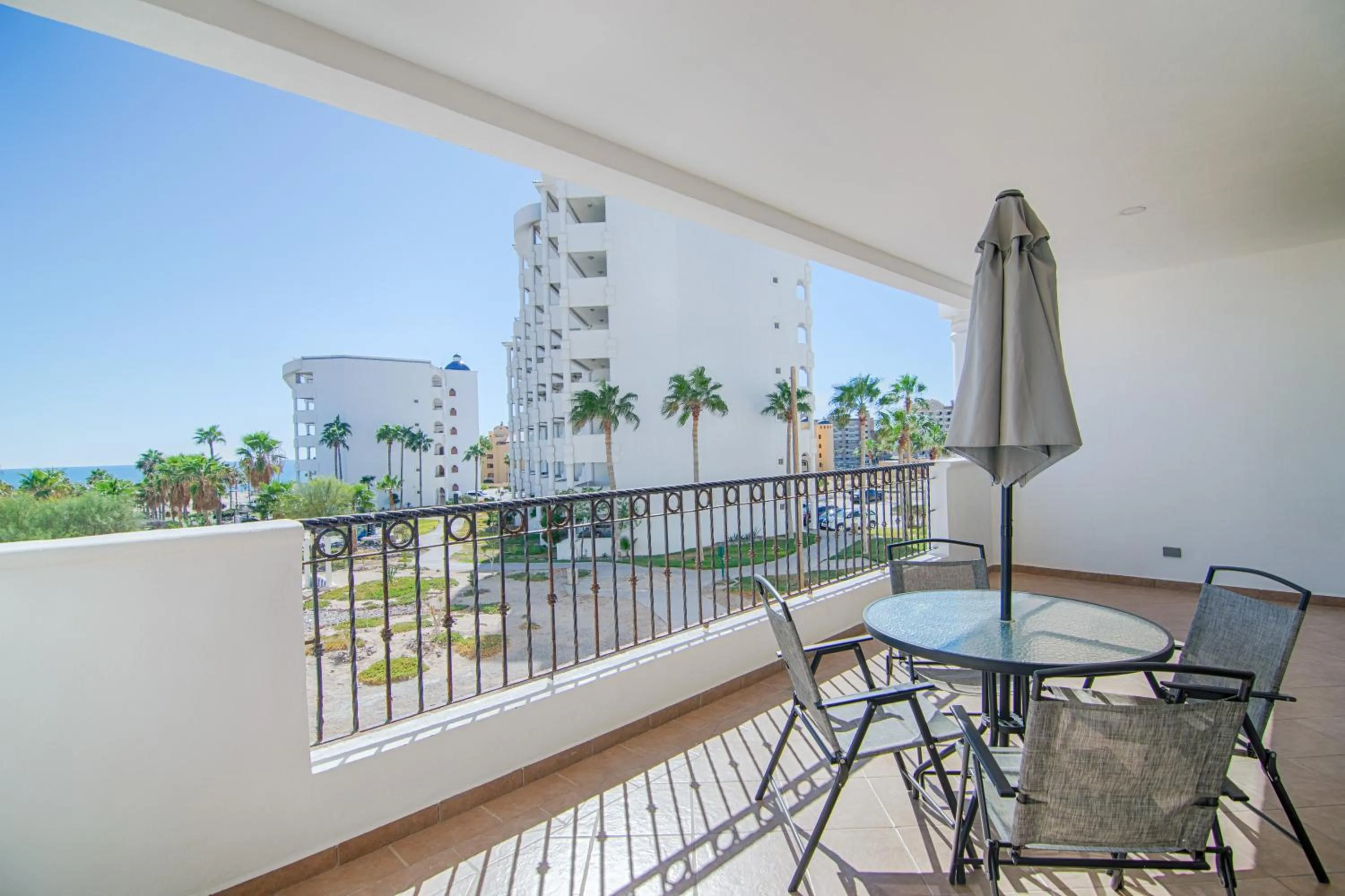 Casa Blanca Golf Villas