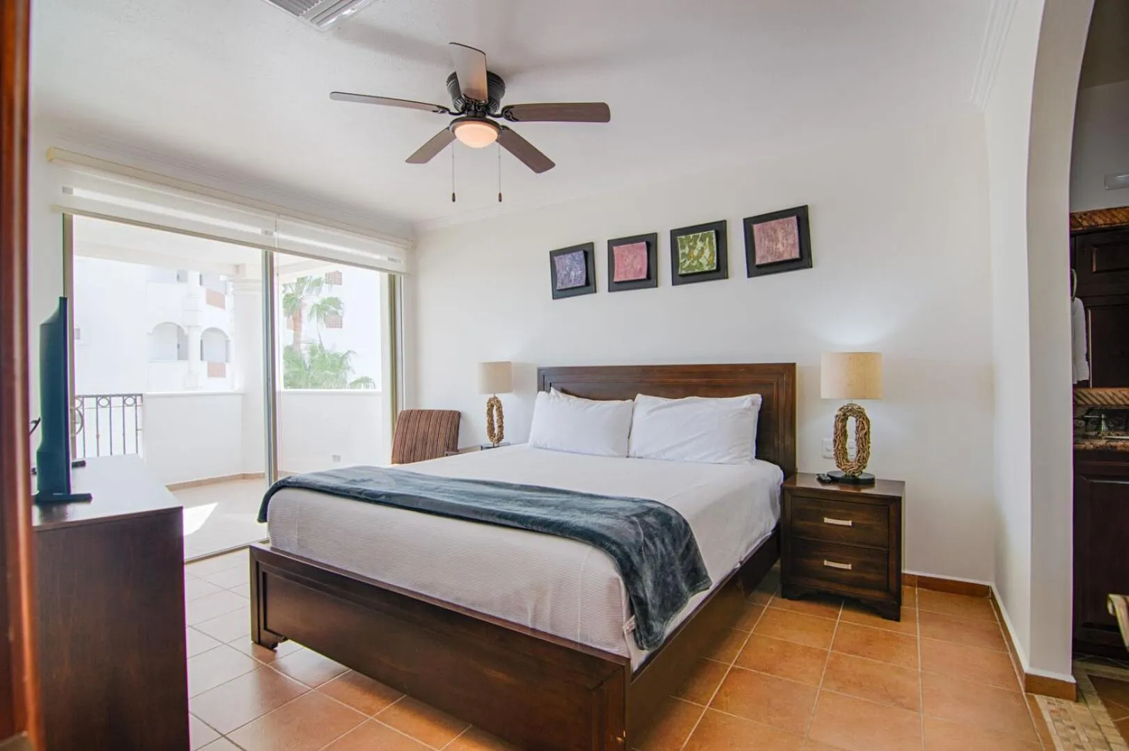 Bed in Casa Blanca Golf Villas