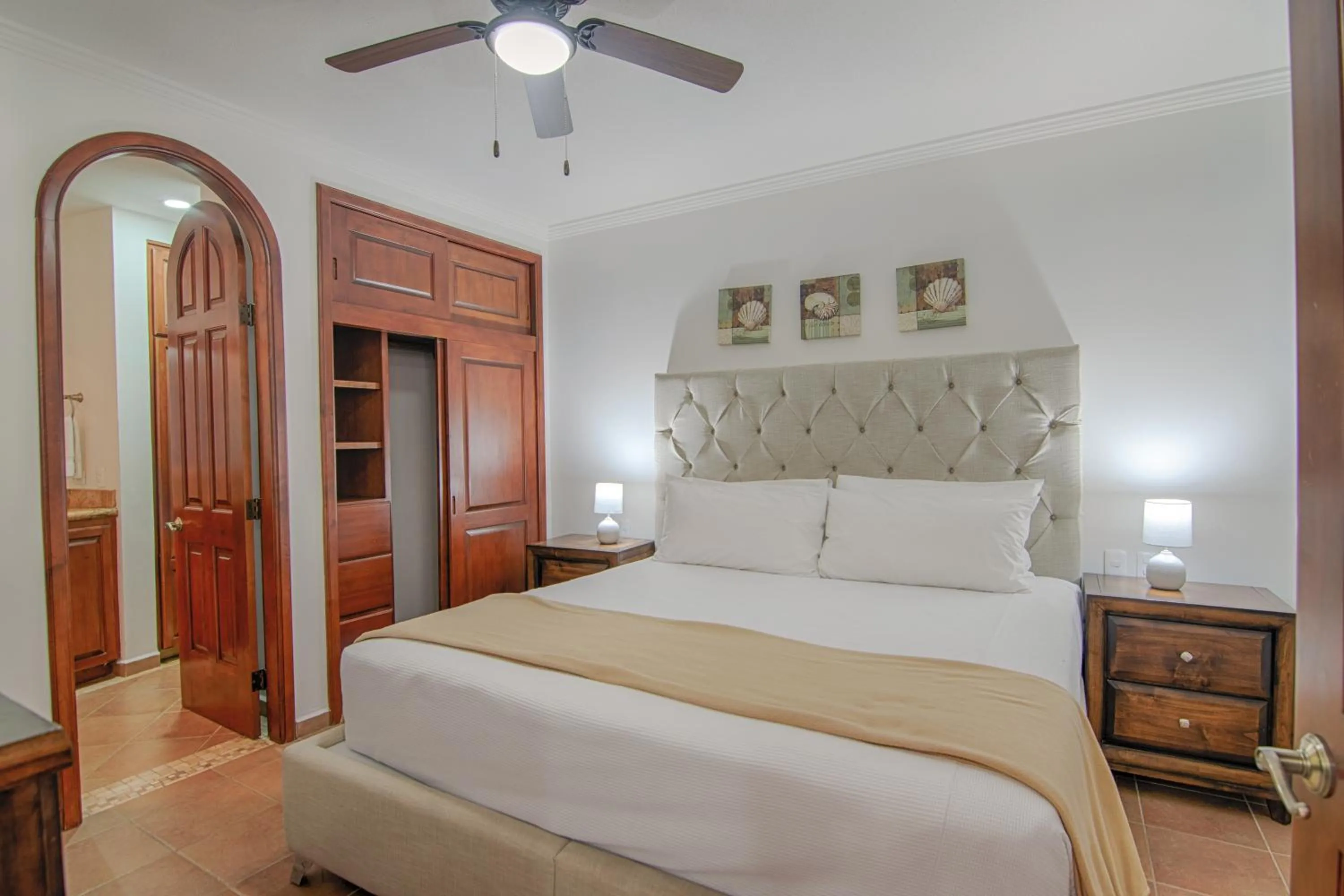Bed in Casa Blanca Golf Villas