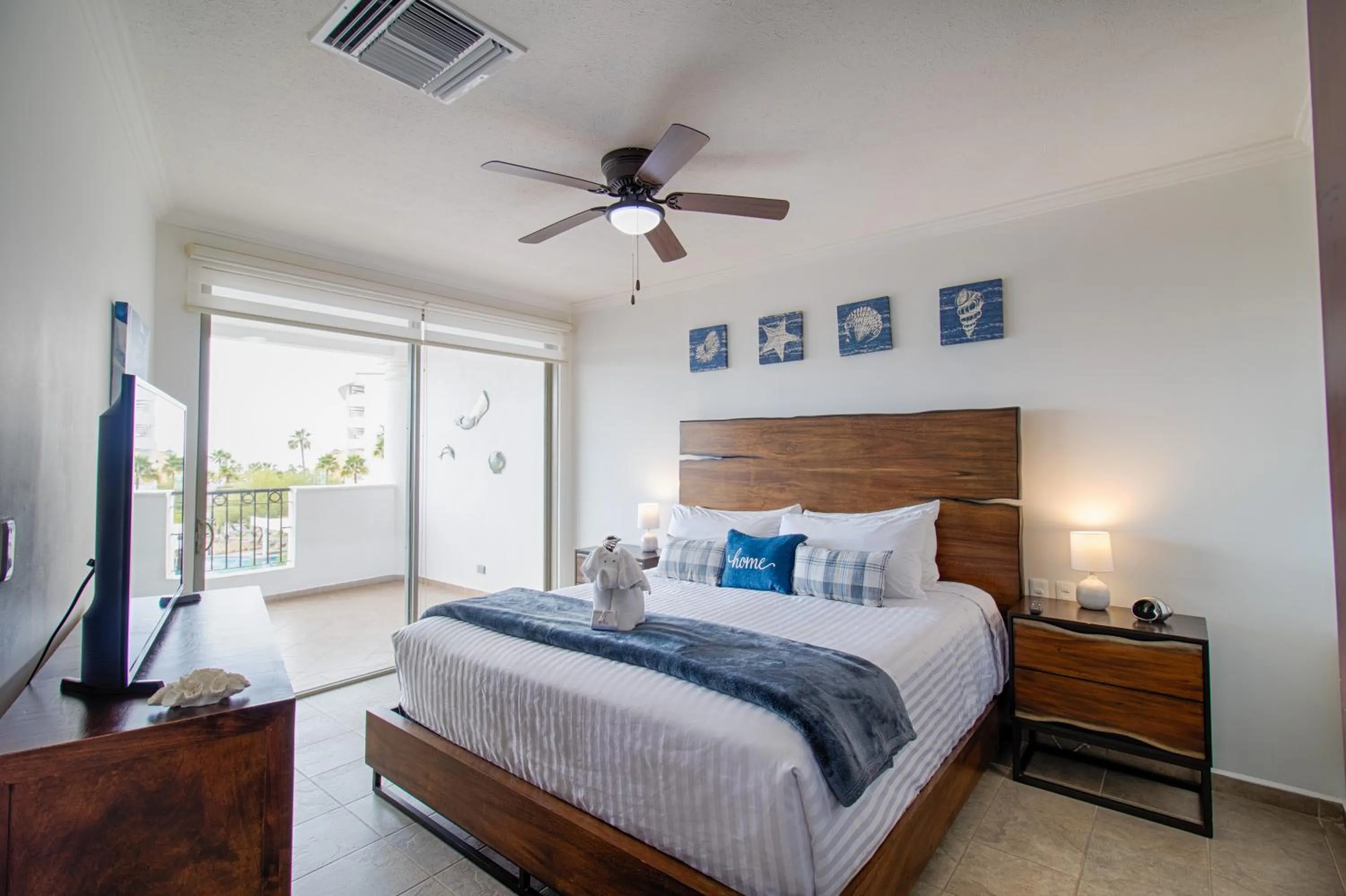 Bed in Casa Blanca Golf Villas