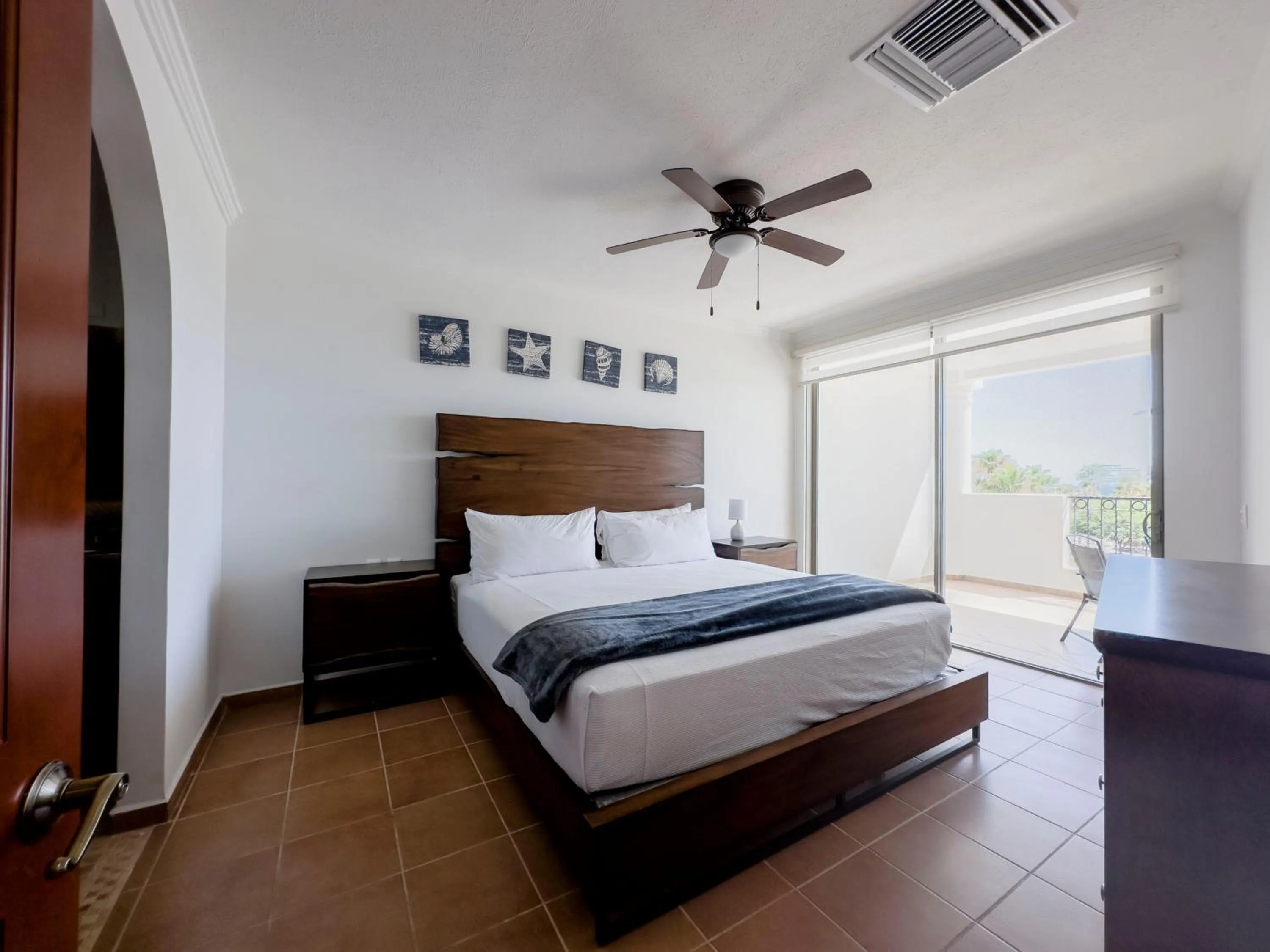 Bed in Casa Blanca Golf Villas