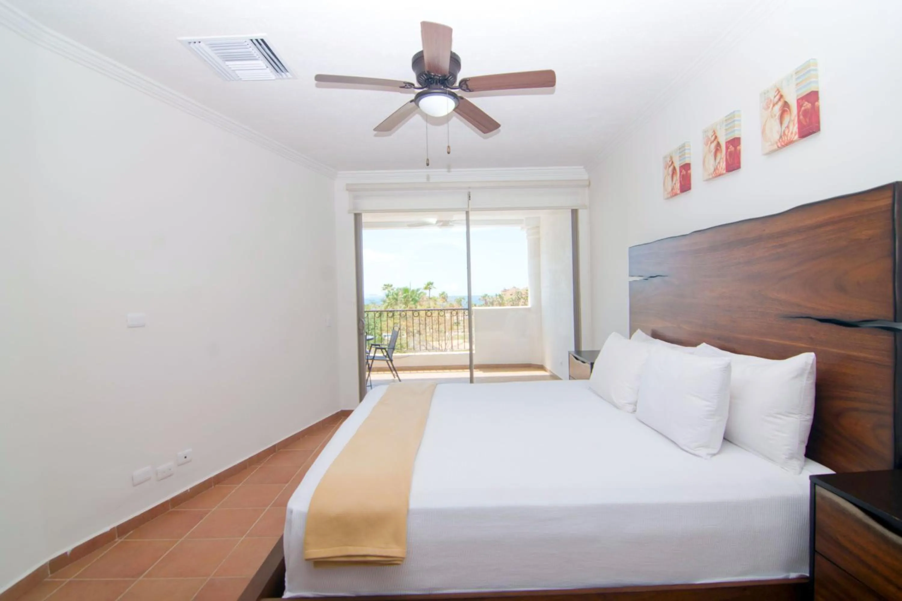 Bed in Casa Blanca Golf Villas