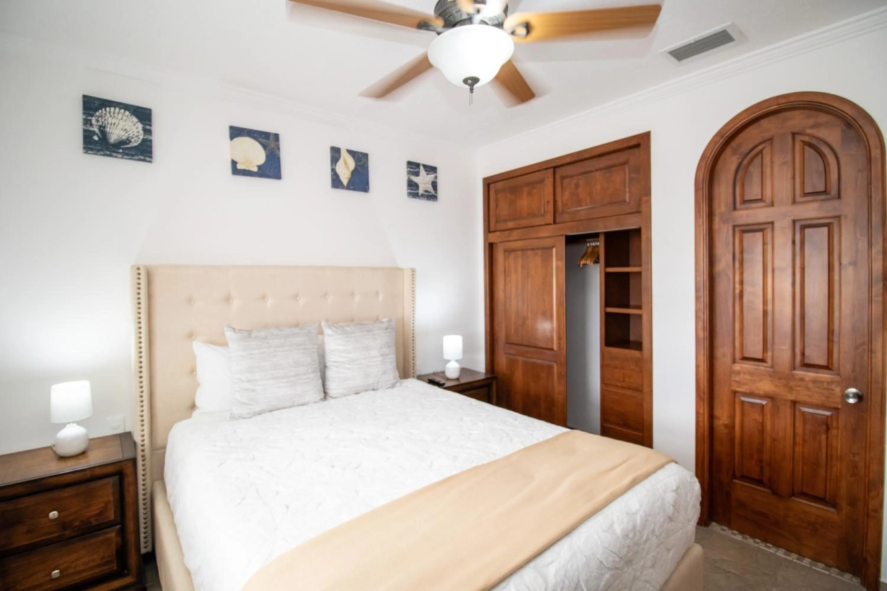 Bed in Casa Blanca Golf Villas
