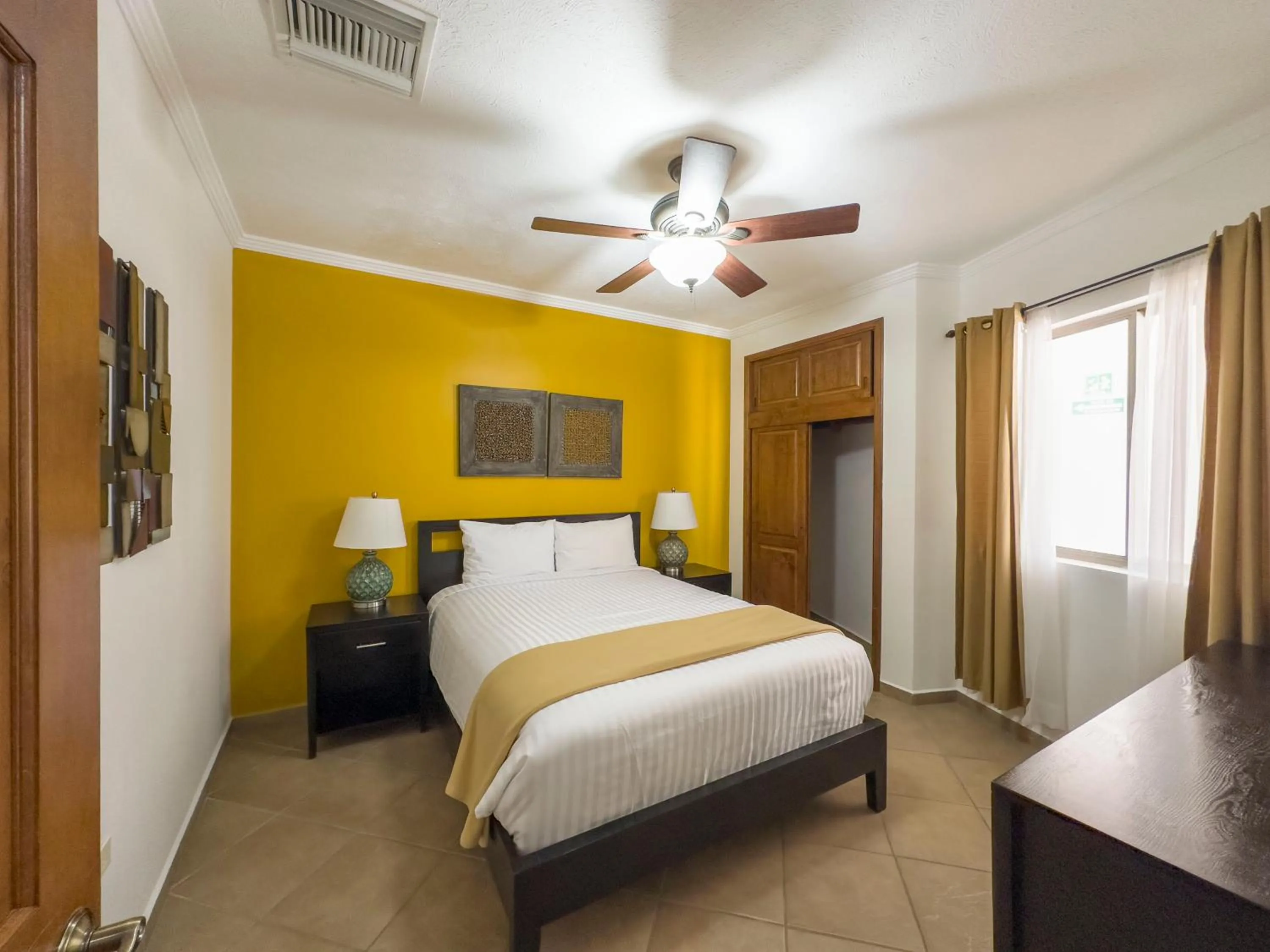 Bed in Casa Blanca Golf Villas