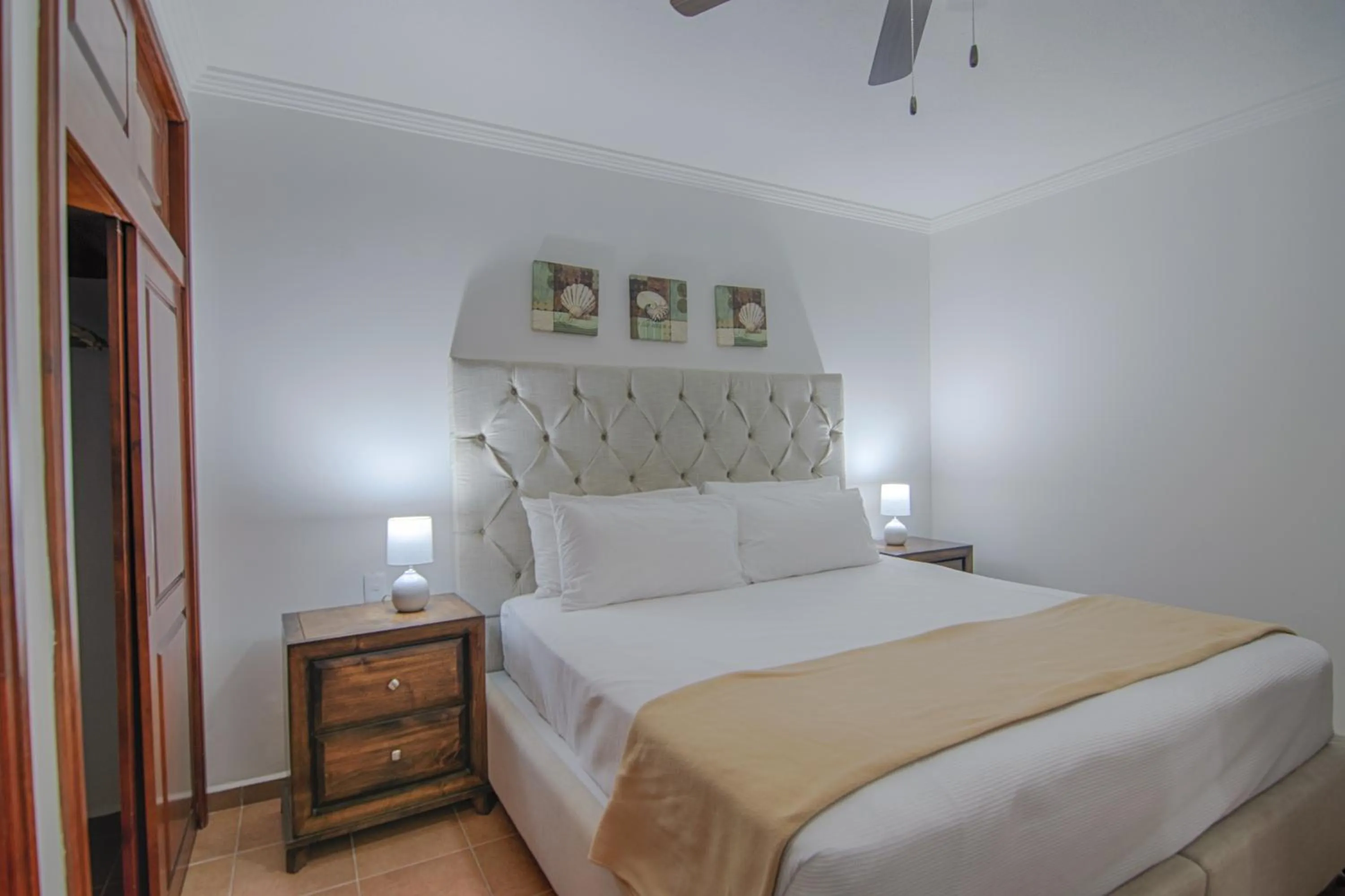 Bed in Casa Blanca Golf Villas