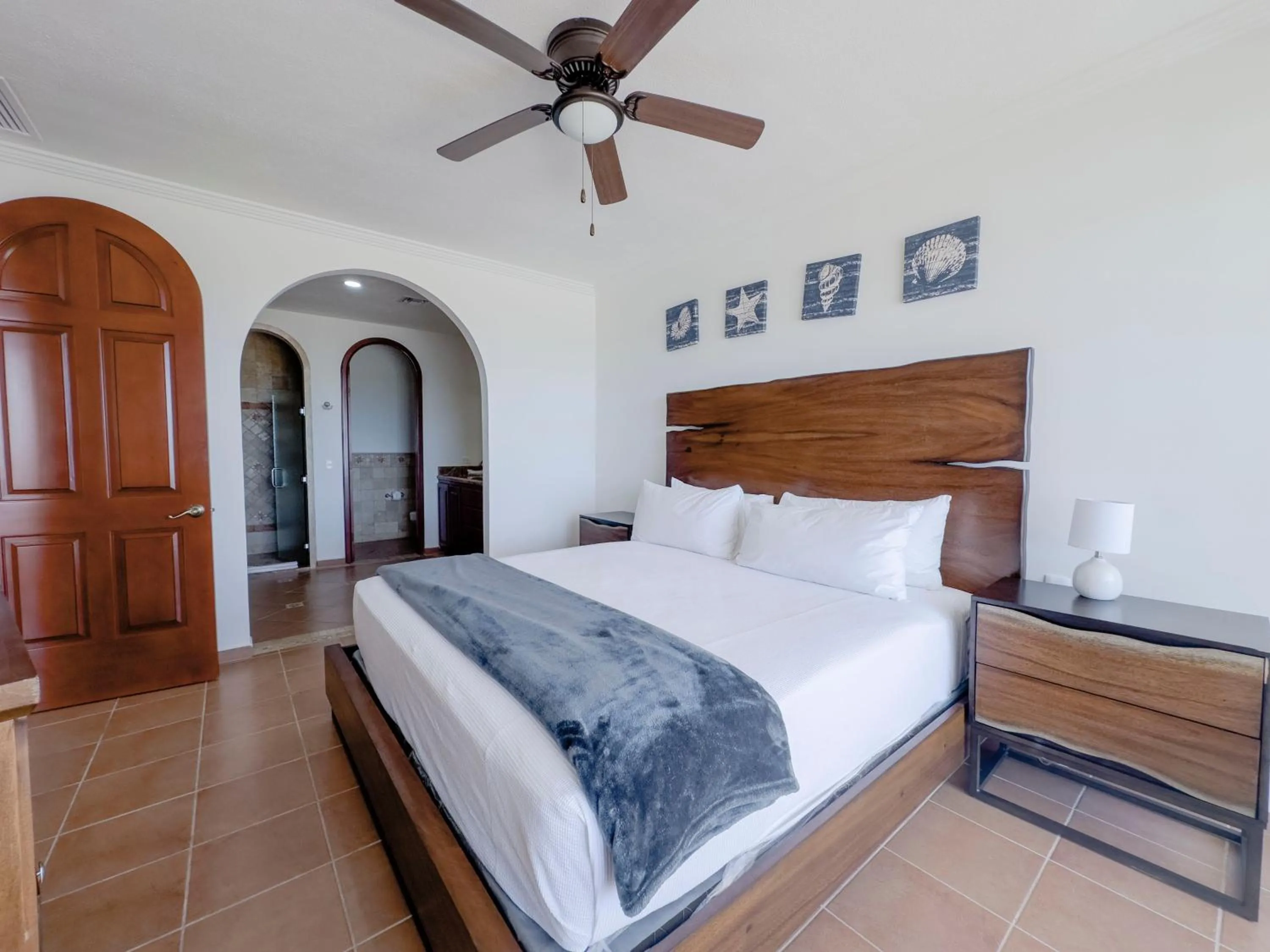 Bed in Casa Blanca Golf Villas