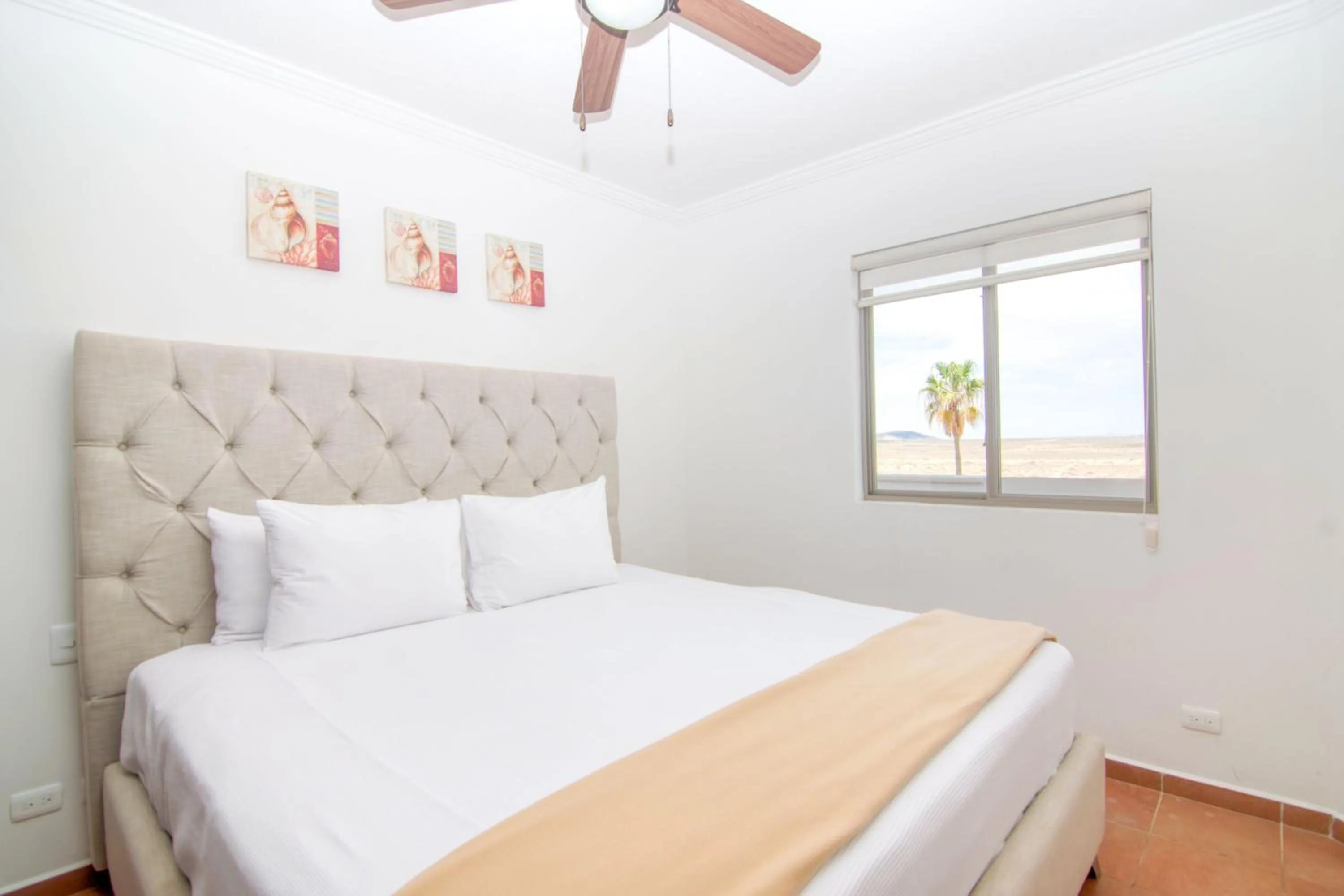 Bed in Casa Blanca Golf Villas