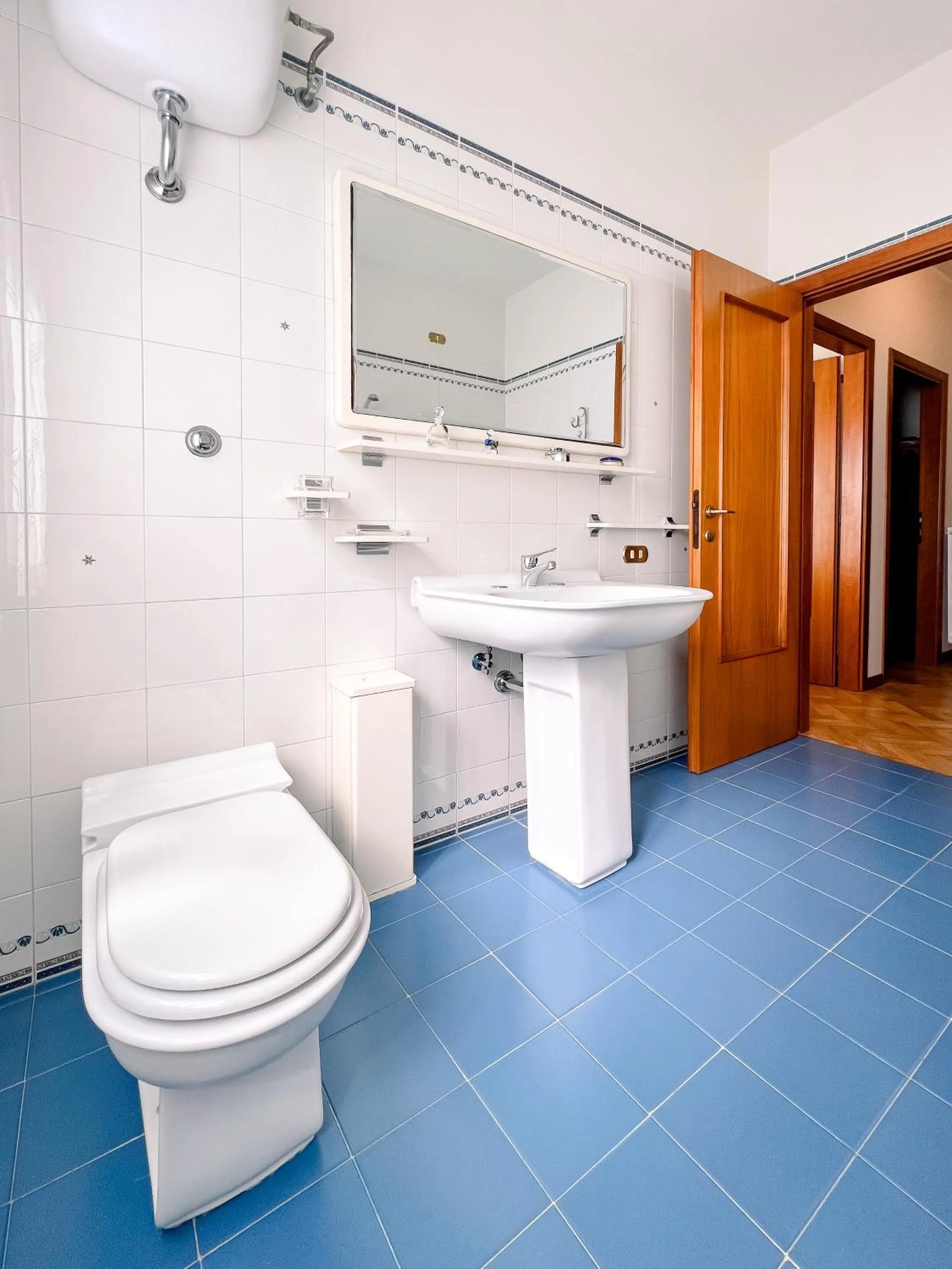Toilet in Borgo Antico
