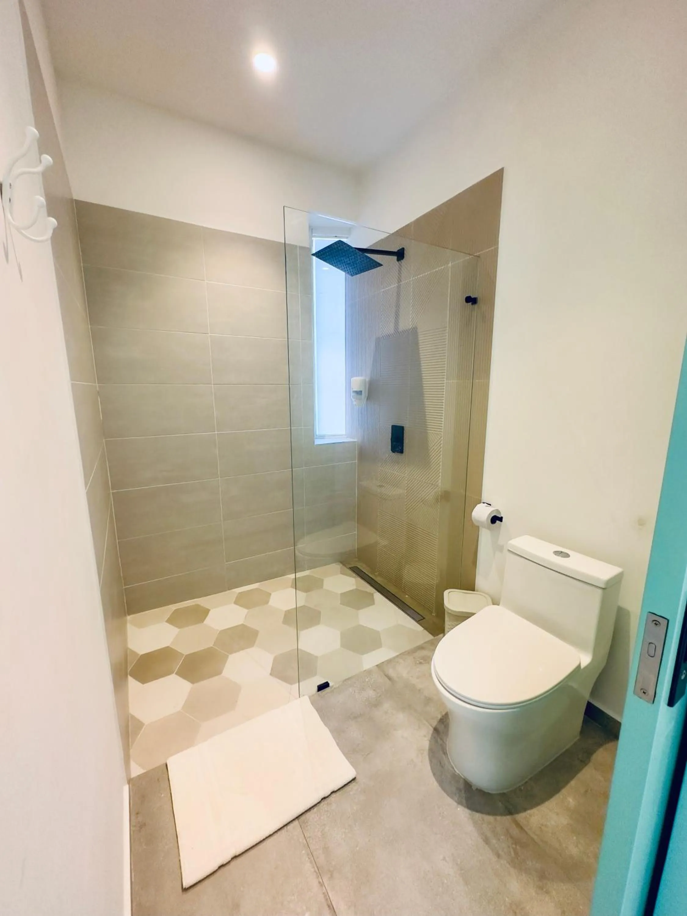 Shower in Hotel Nomadic Design