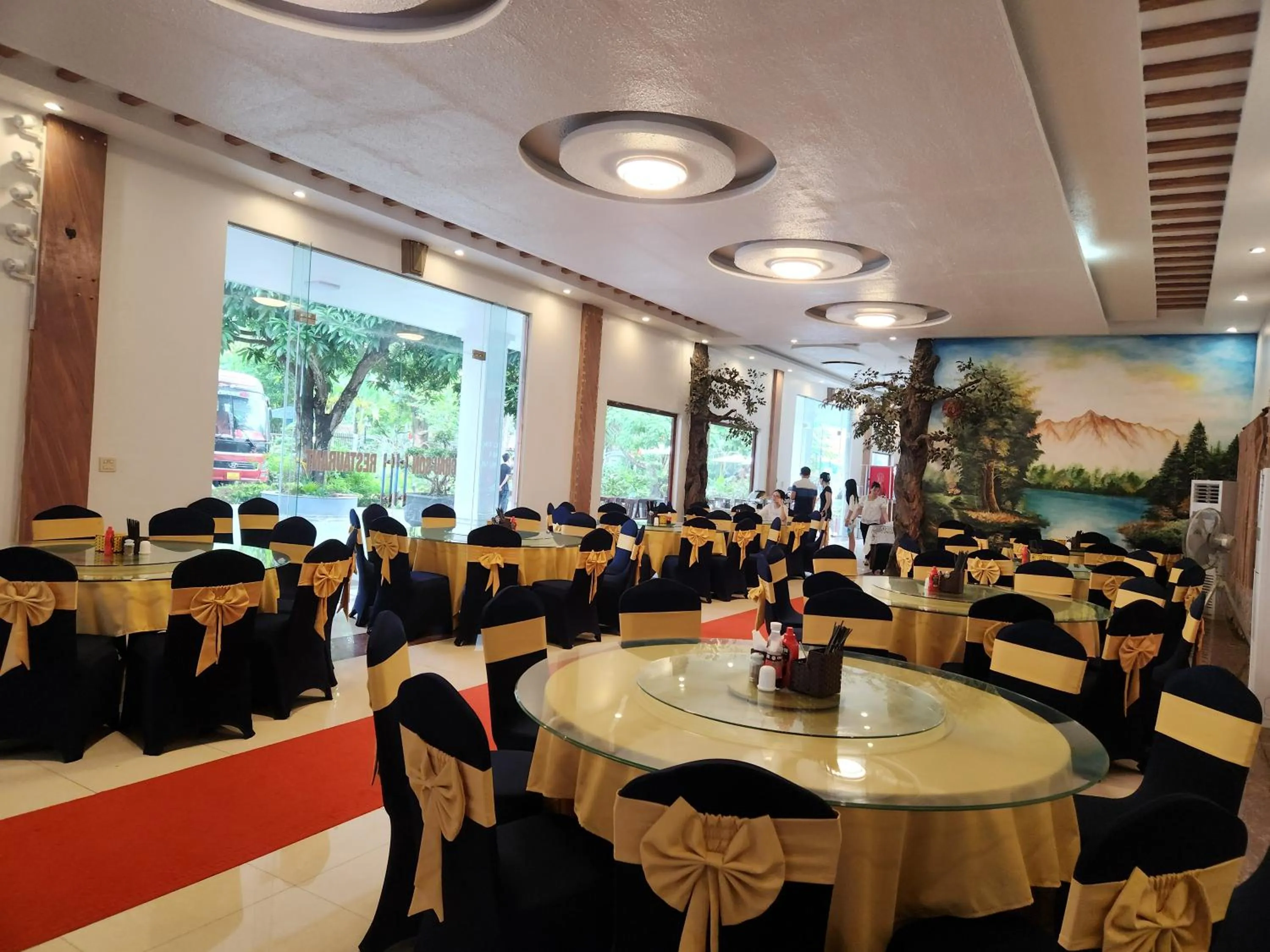 Restaurant/places to eat in Châu Sơn Garden Resort