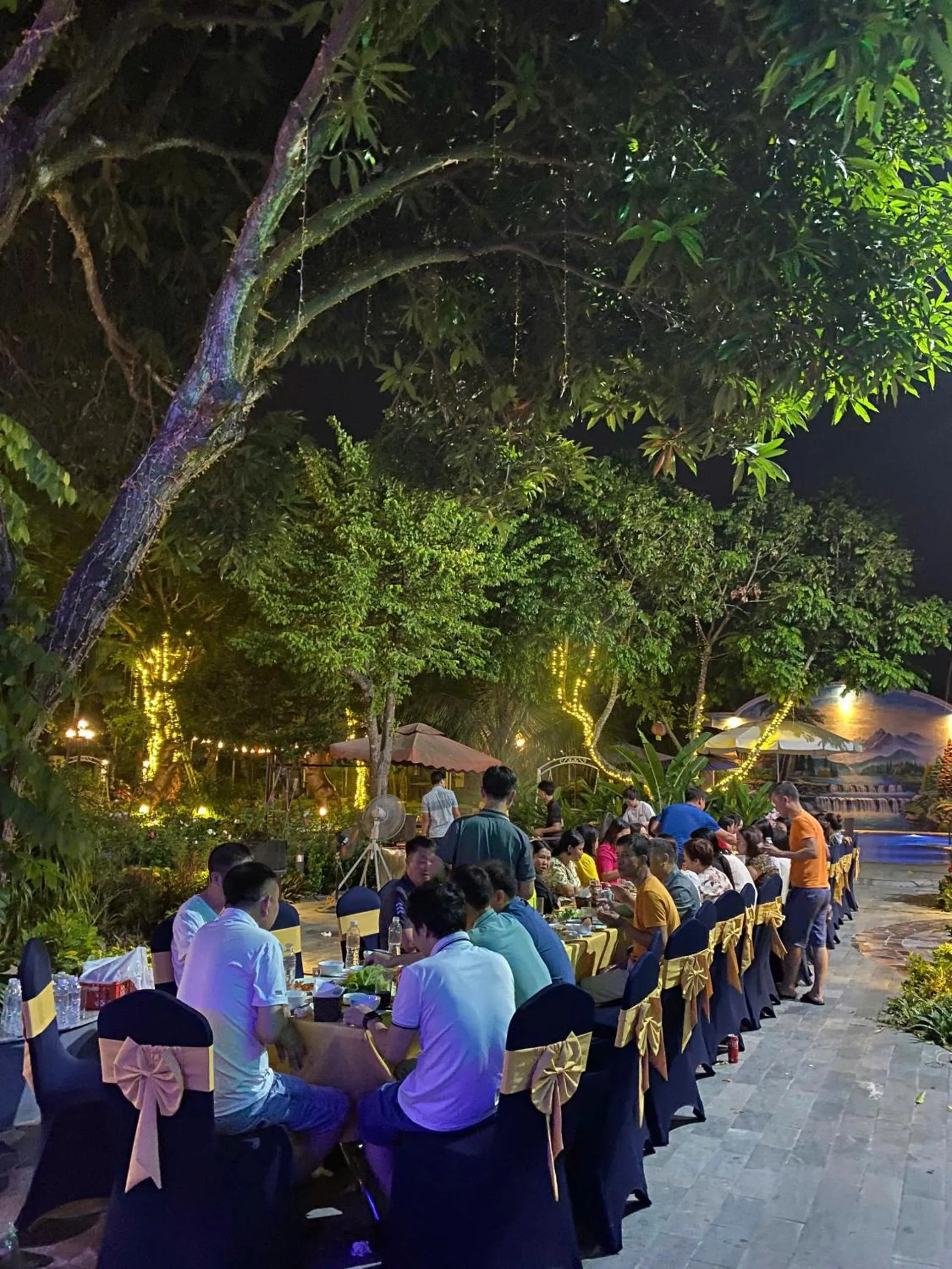 BBQ facilities in Châu Sơn Garden Resort