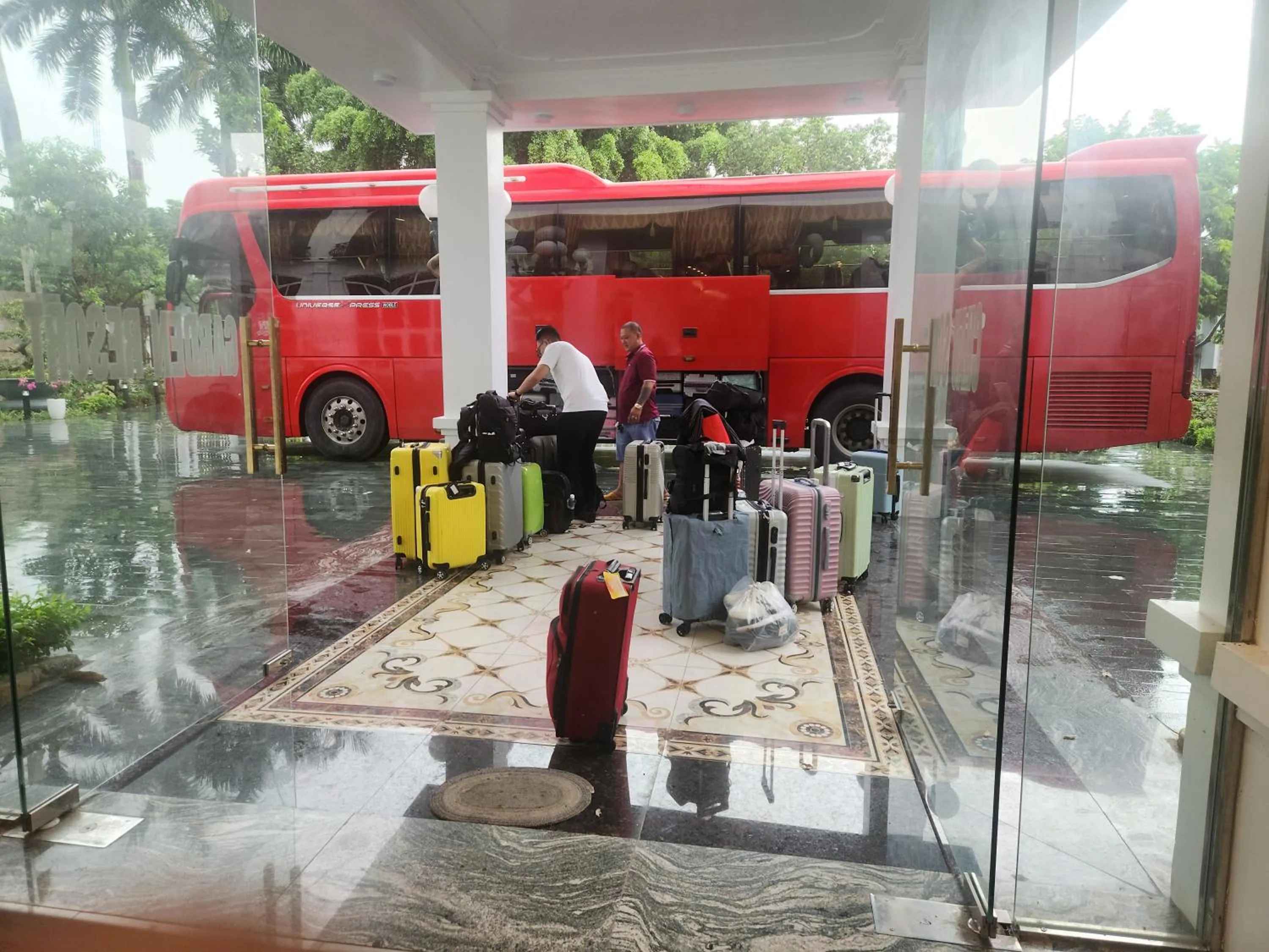 shuttle in Châu Sơn Garden Resort