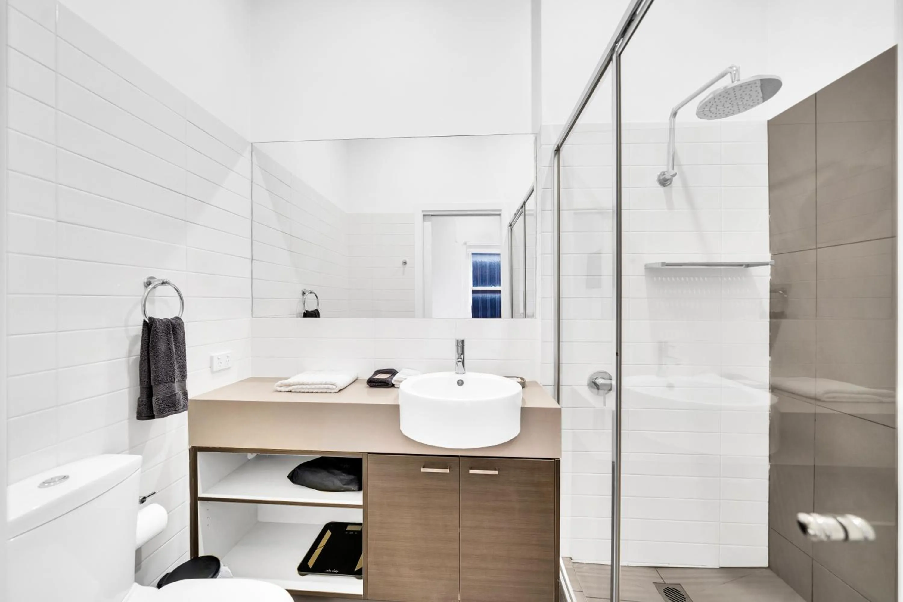 Shower in Grosvenor 3121 Richmond