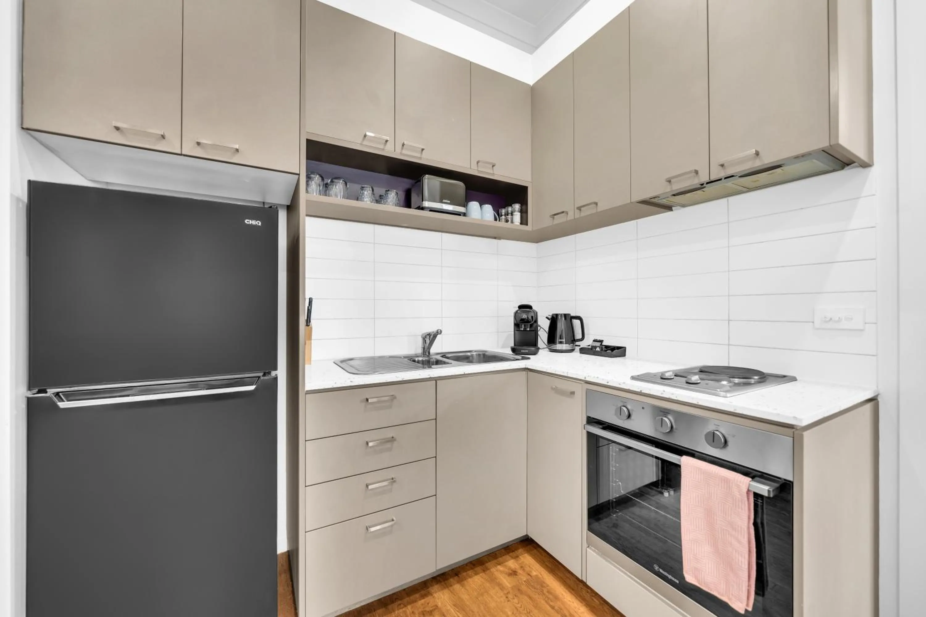 Coffee/tea facilities in Grosvenor 3121 Richmond