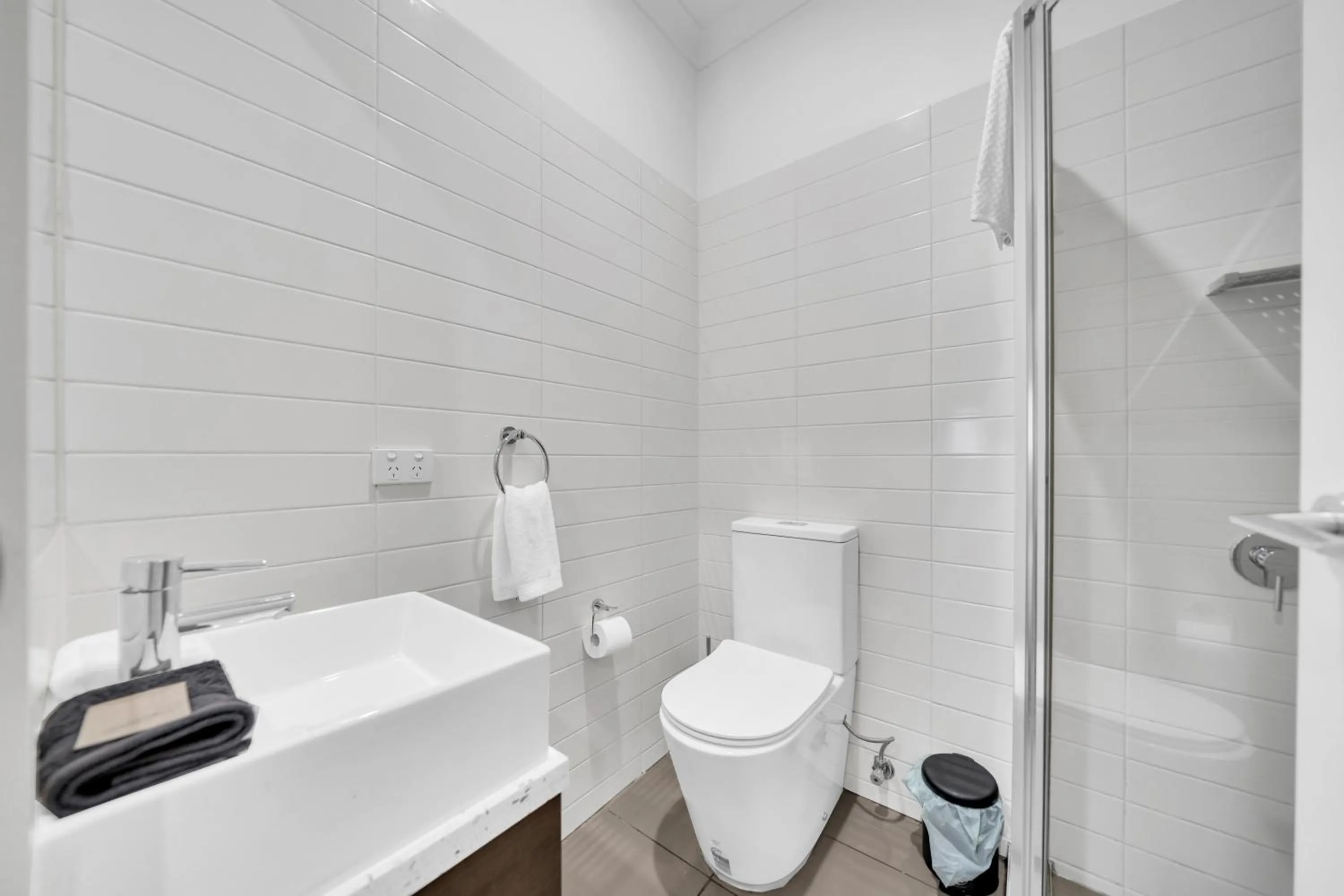 Shower in Grosvenor 3121 Richmond