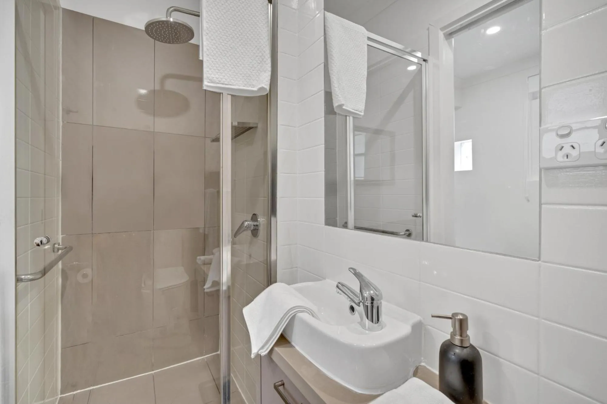 Toilet in Grosvenor 3121 Richmond