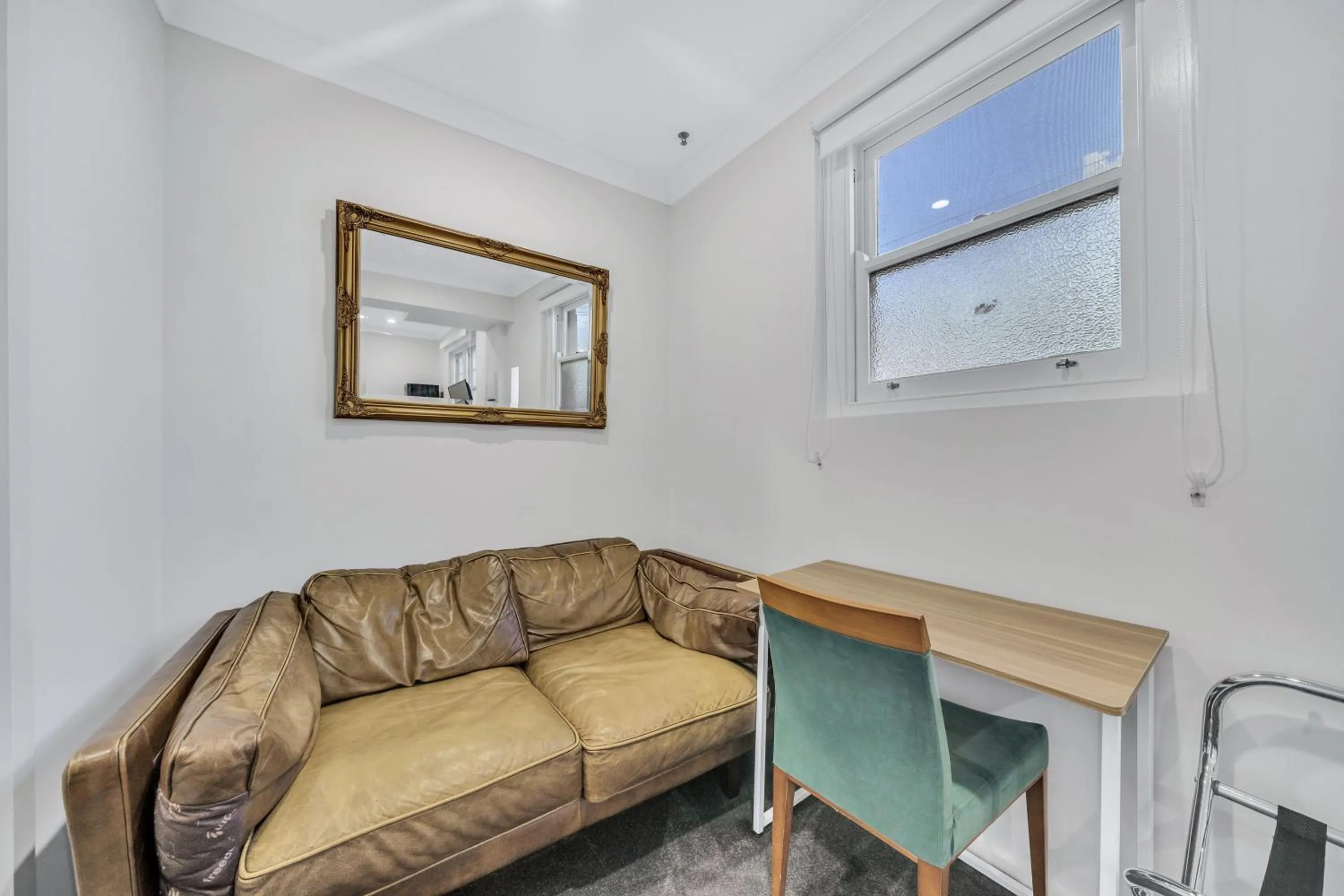 Seating area in Grosvenor 3121 Richmond