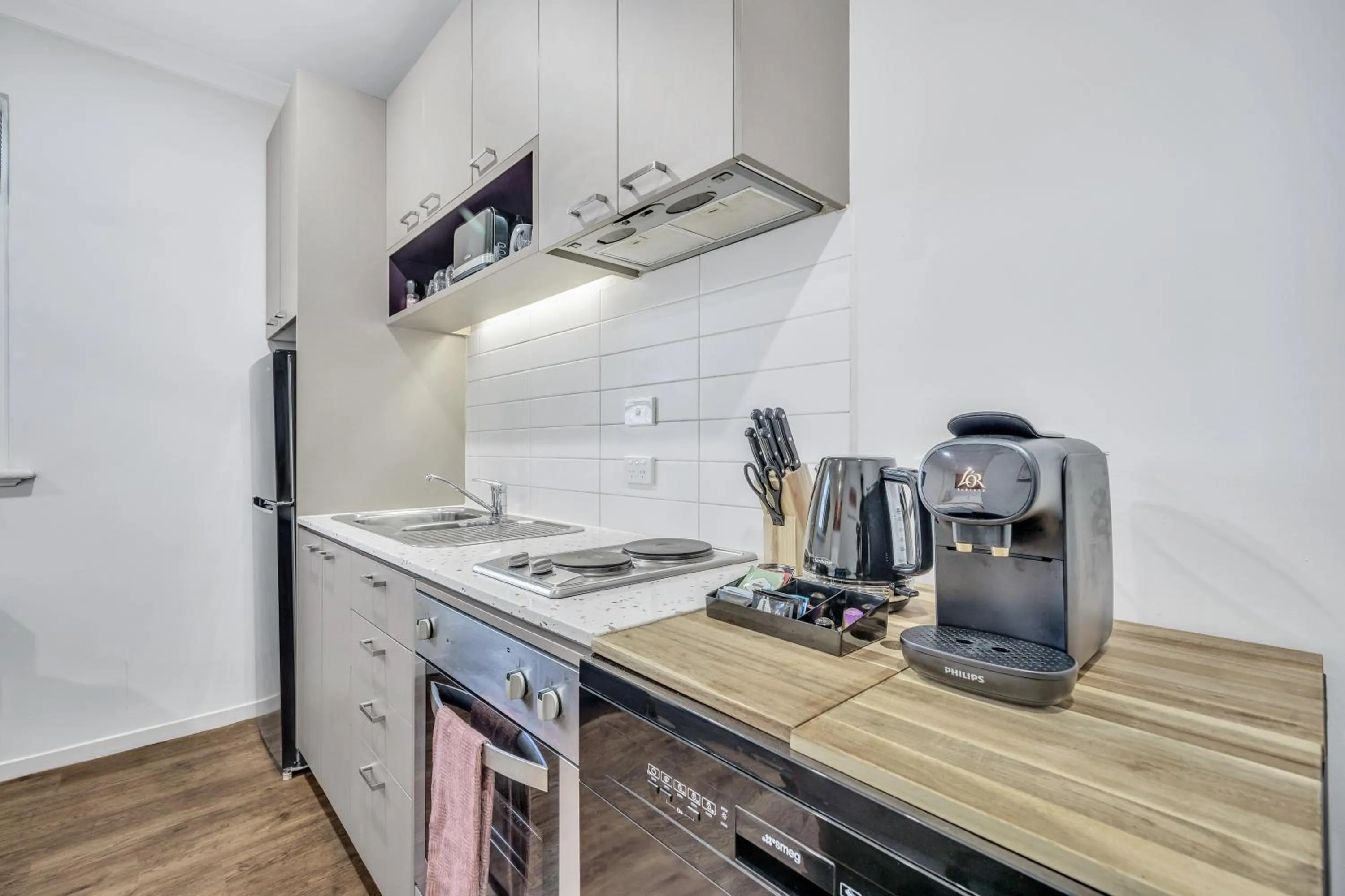 Coffee/tea facilities in Grosvenor 3121 Richmond