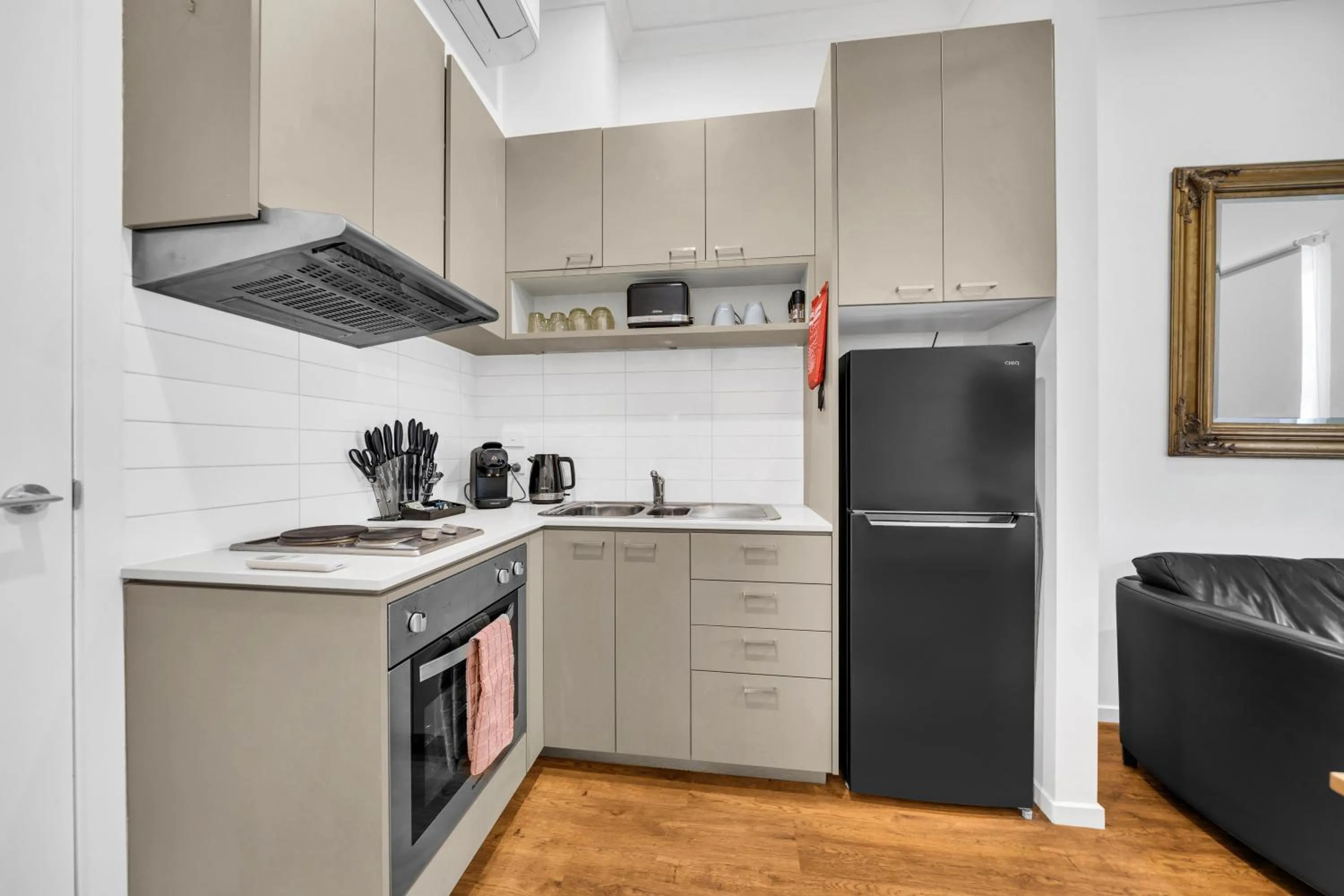 Kitchen or kitchenette in Grosvenor 3121 Richmond