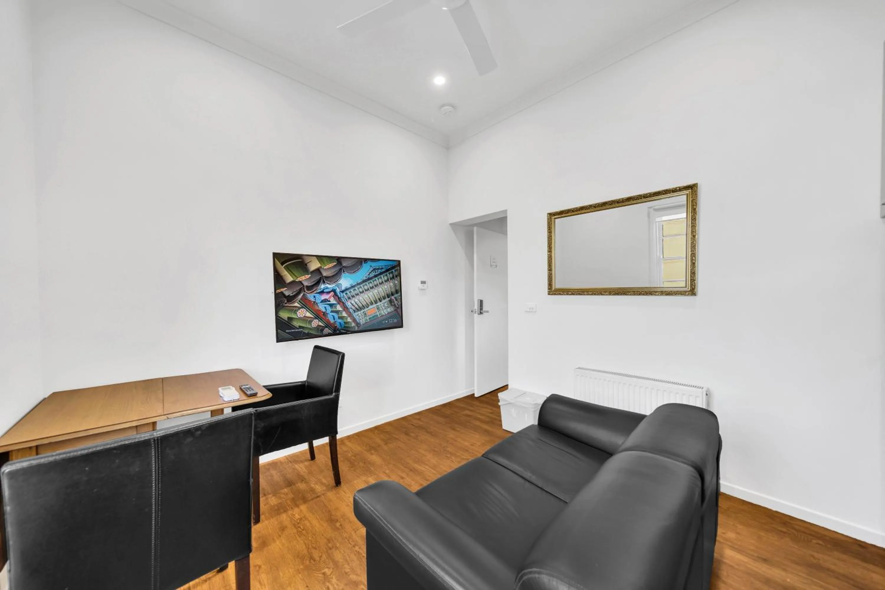 TV and multimedia in Grosvenor 3121 Richmond