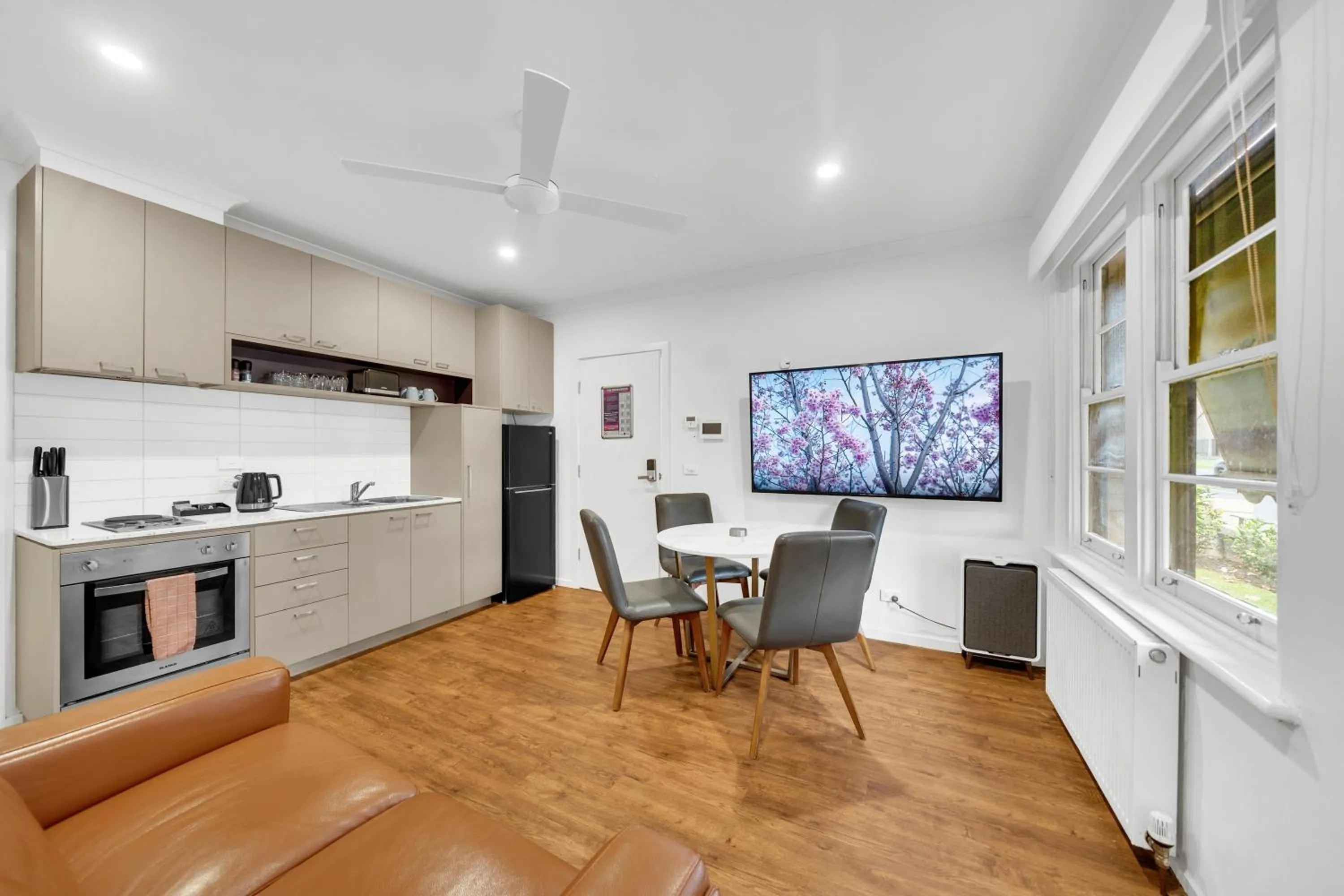 TV and multimedia in Grosvenor 3121 Richmond