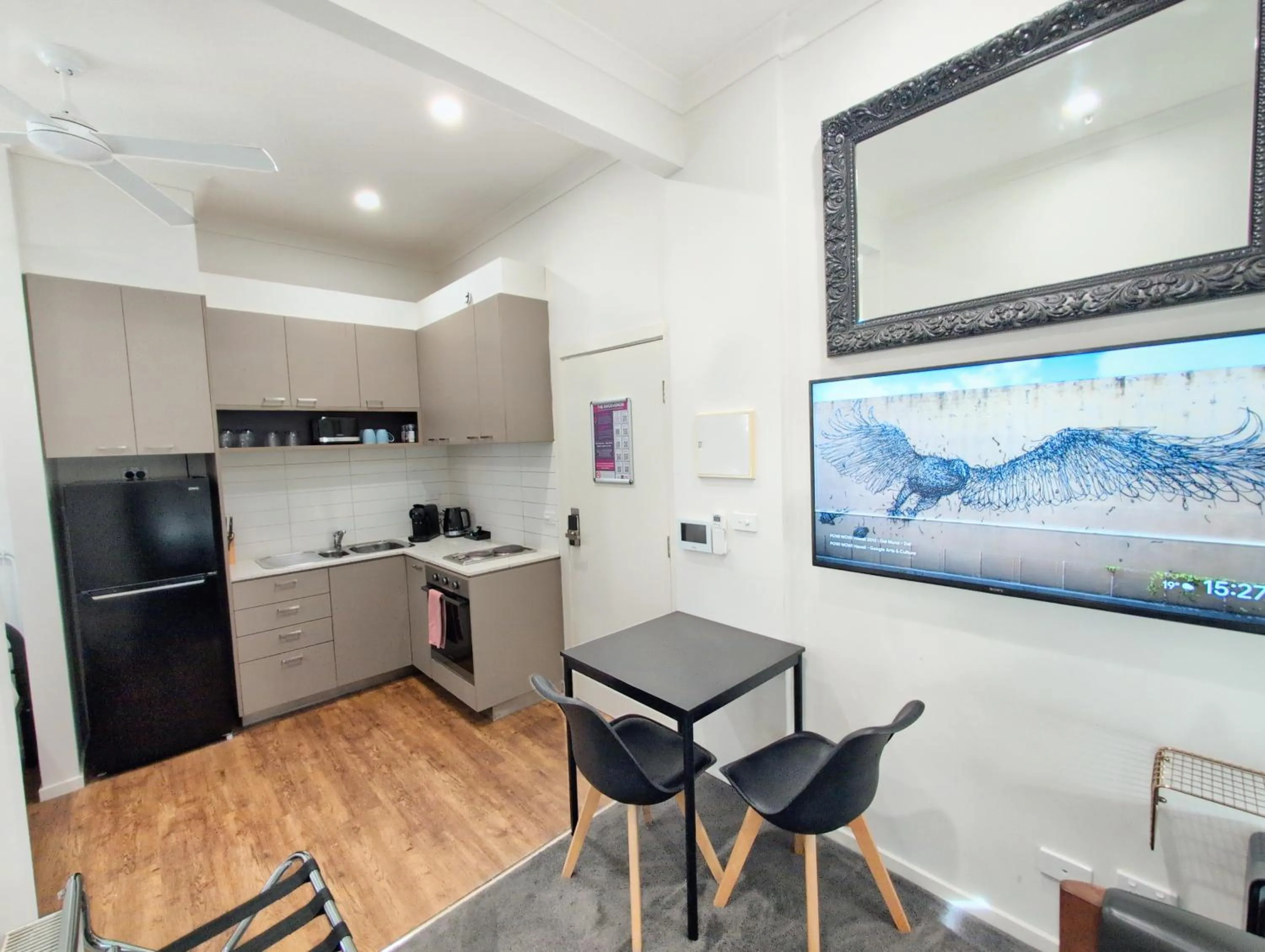 TV and multimedia in Grosvenor 3121 Richmond
