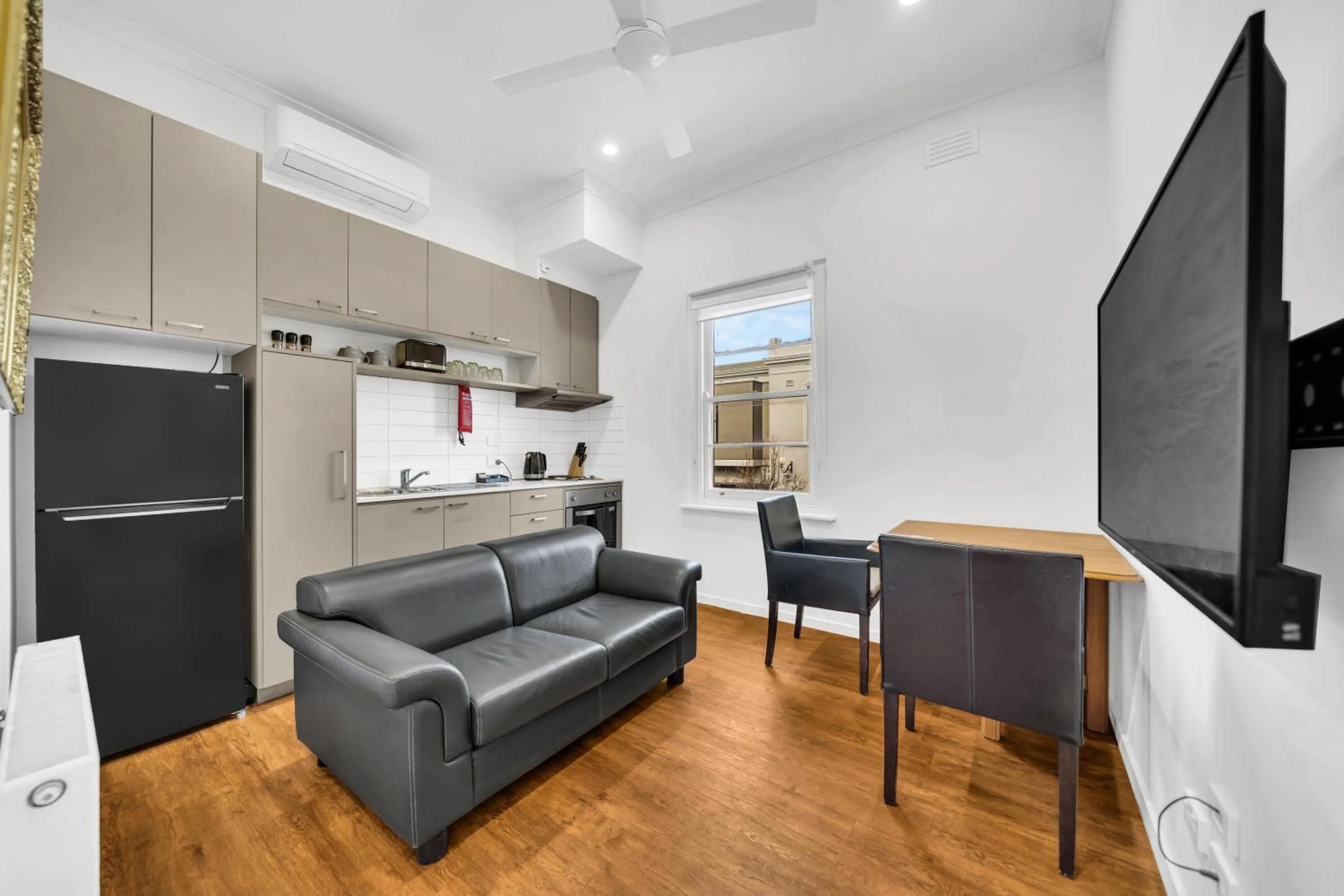 TV and multimedia in Grosvenor 3121 Richmond