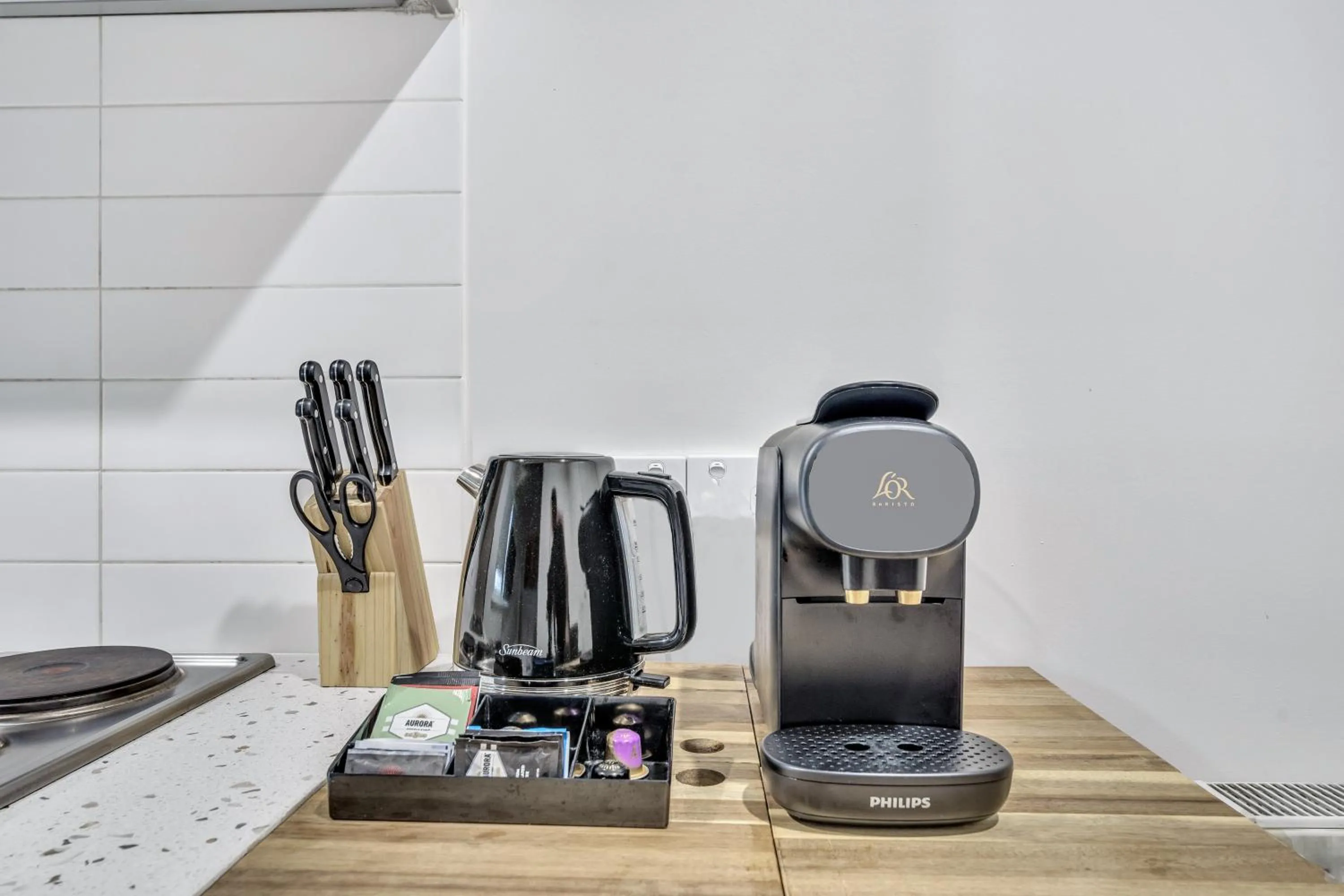Coffee/tea facilities in Grosvenor 3121 Richmond