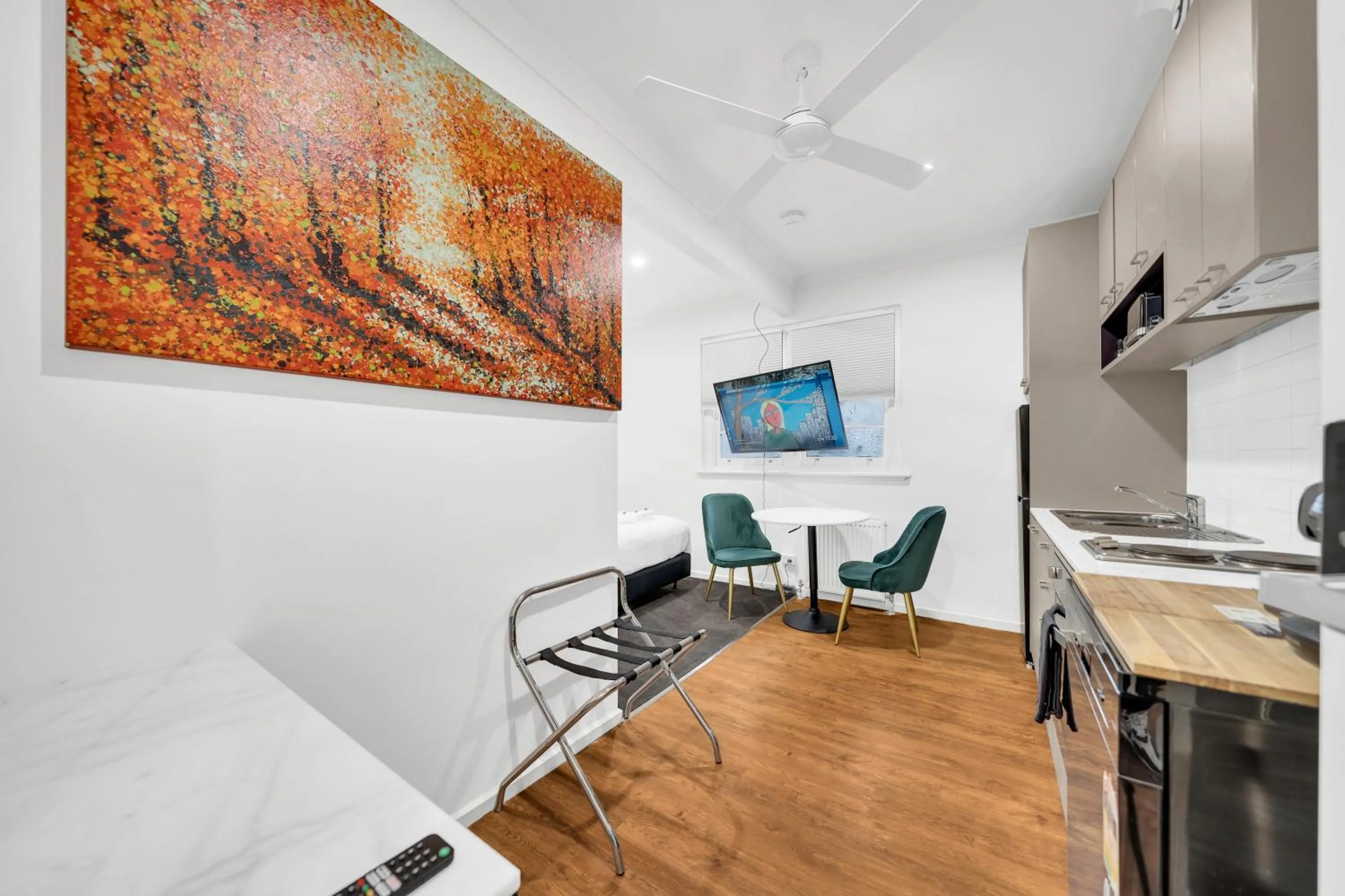 TV and multimedia in Grosvenor 3121 Richmond