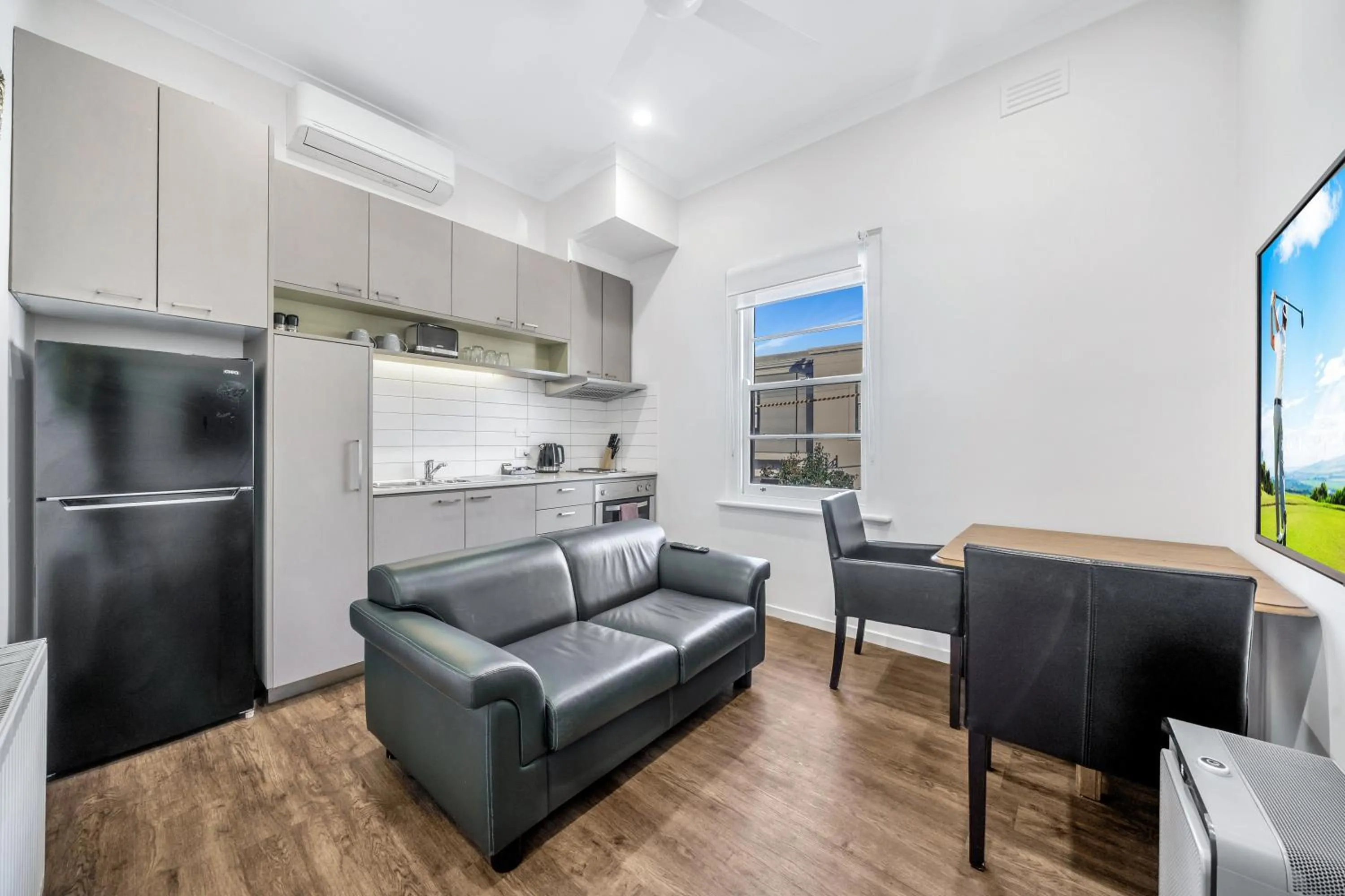 TV and multimedia in Grosvenor 3121 Richmond