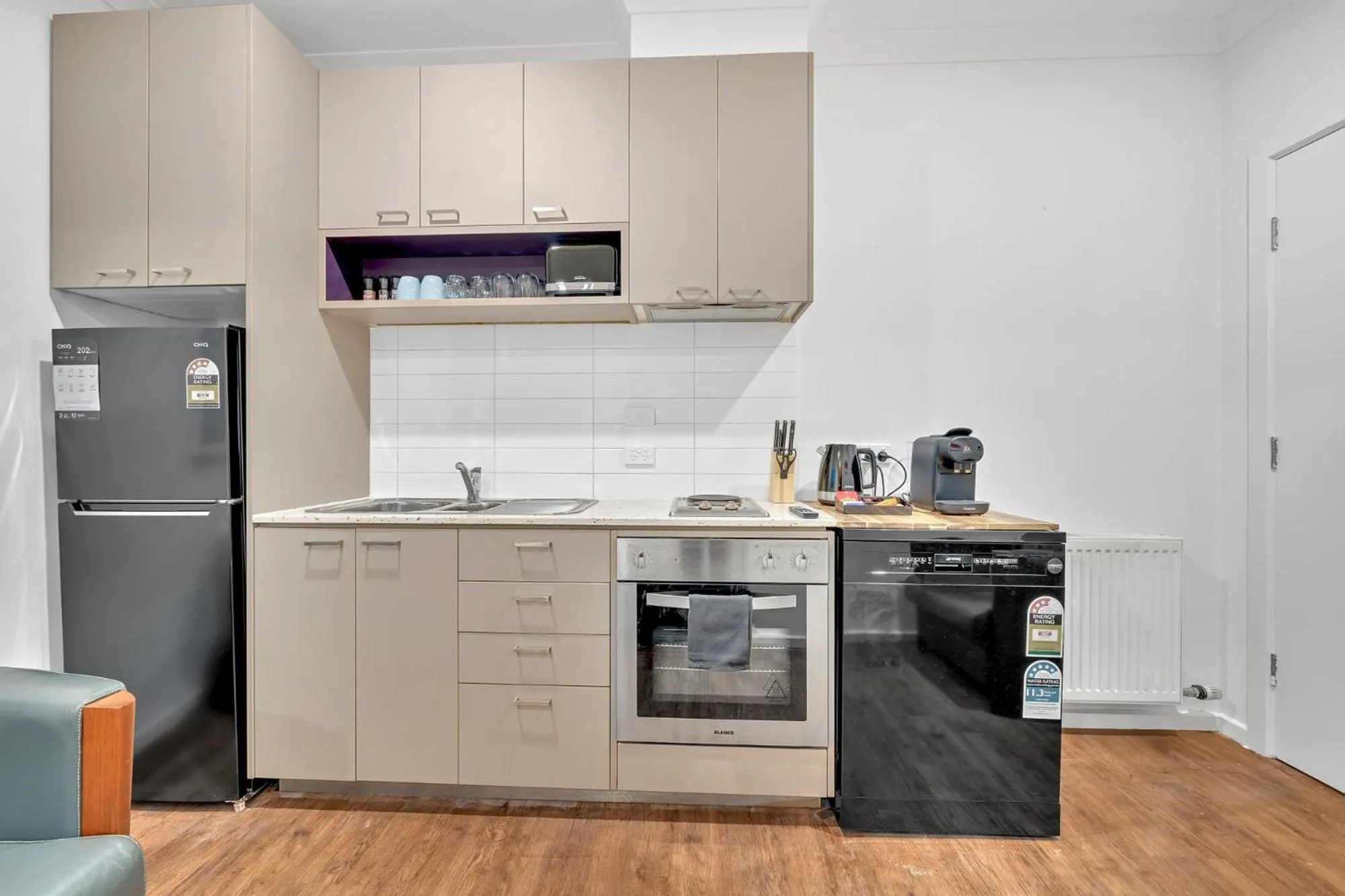 Coffee/tea facilities in Grosvenor 3121 Richmond