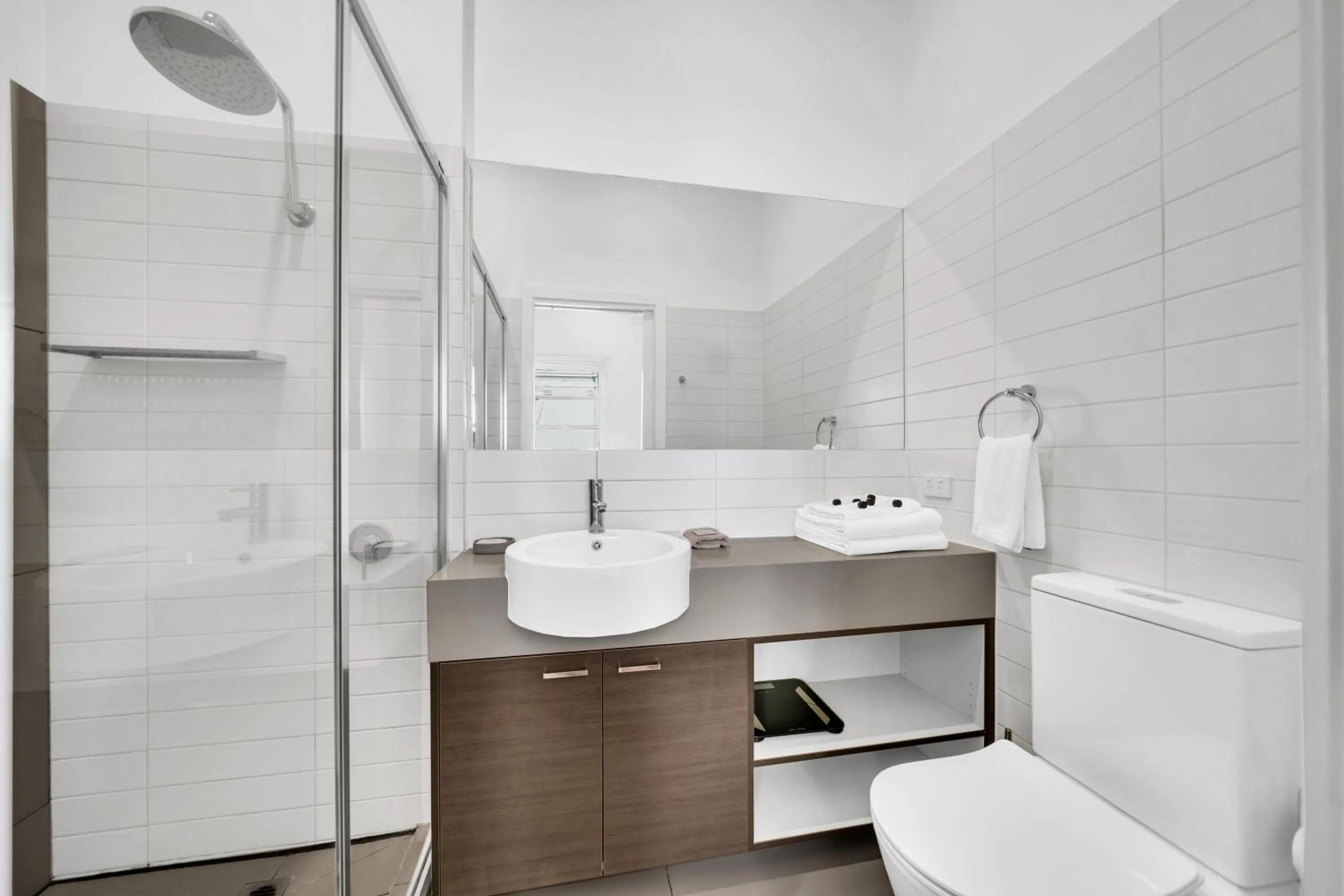 Shower in Grosvenor 3121 Richmond