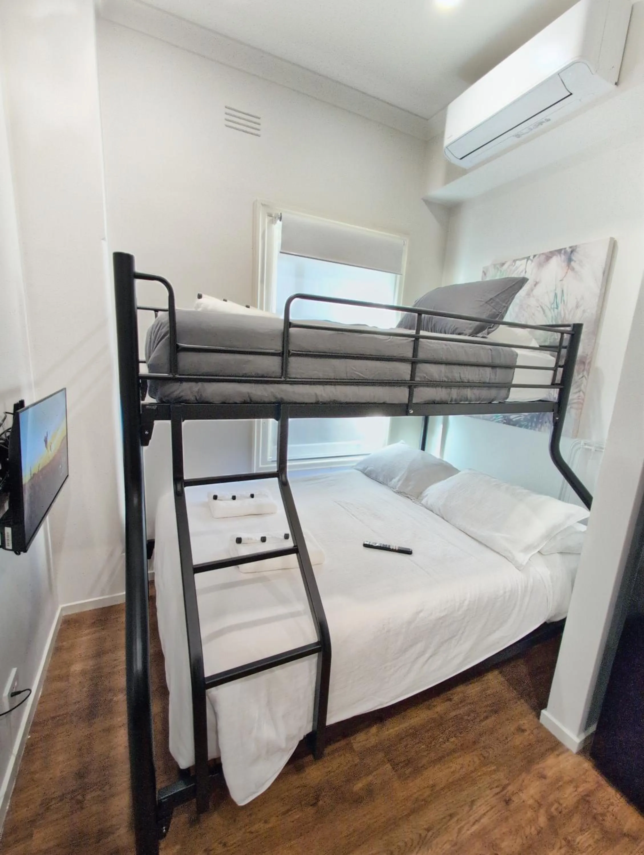 Bed in Grosvenor 3121 Richmond