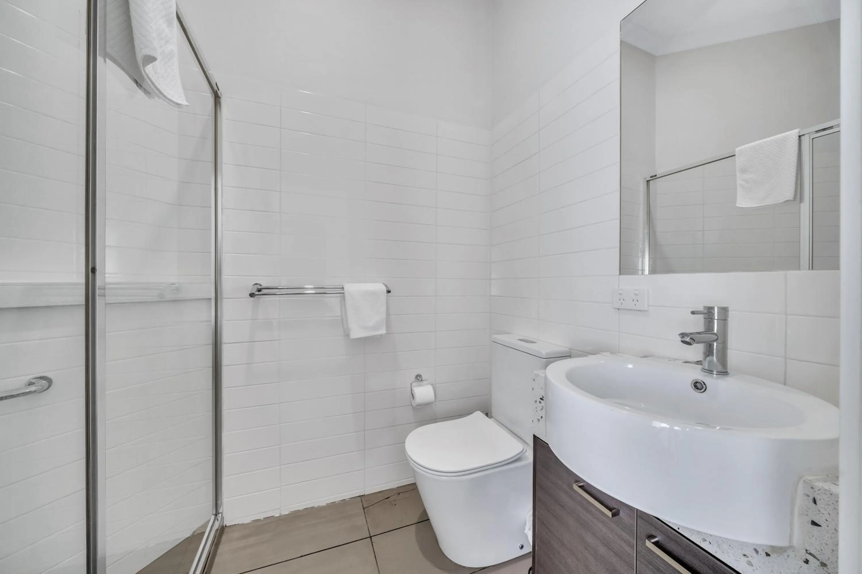 Shower in Grosvenor 3121 Richmond