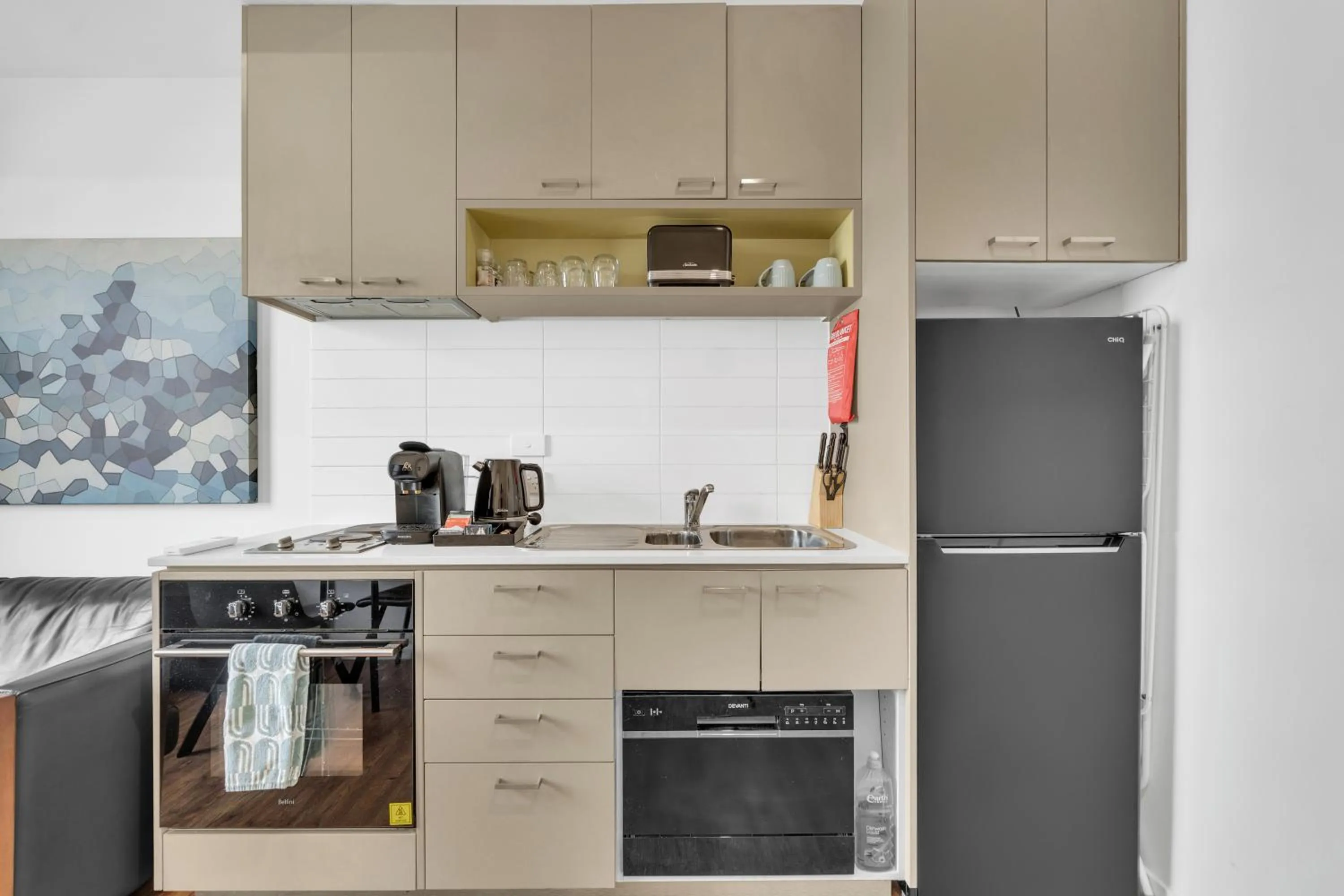 Coffee/tea facilities in Grosvenor 3121 Richmond