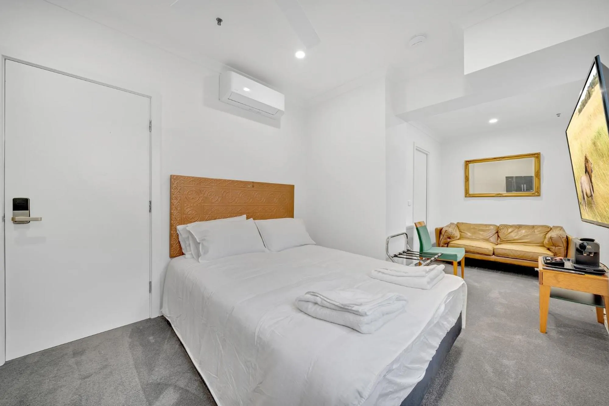 Bed in Grosvenor 3121 Richmond
