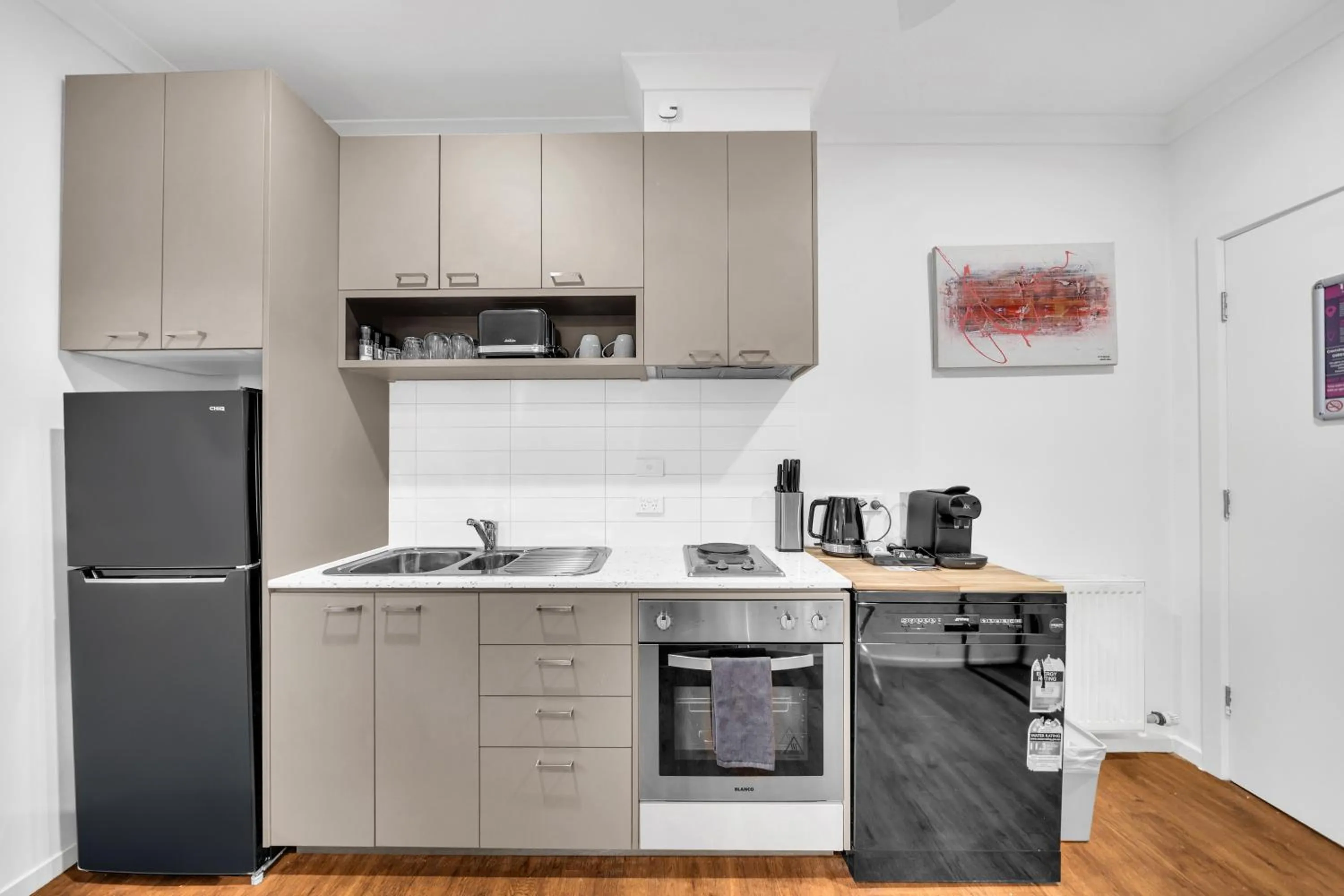 Coffee/tea facilities in Grosvenor 3121 Richmond