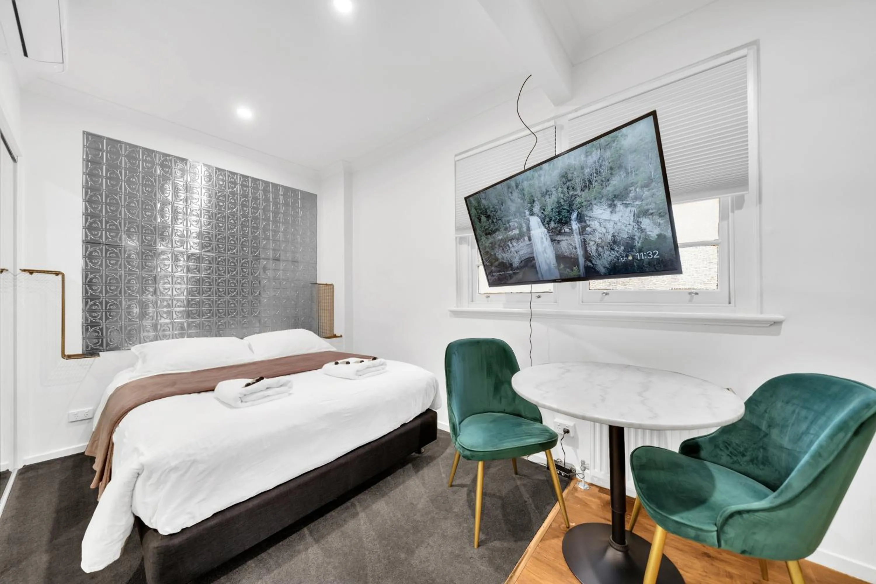 Bed in Grosvenor 3121 Richmond