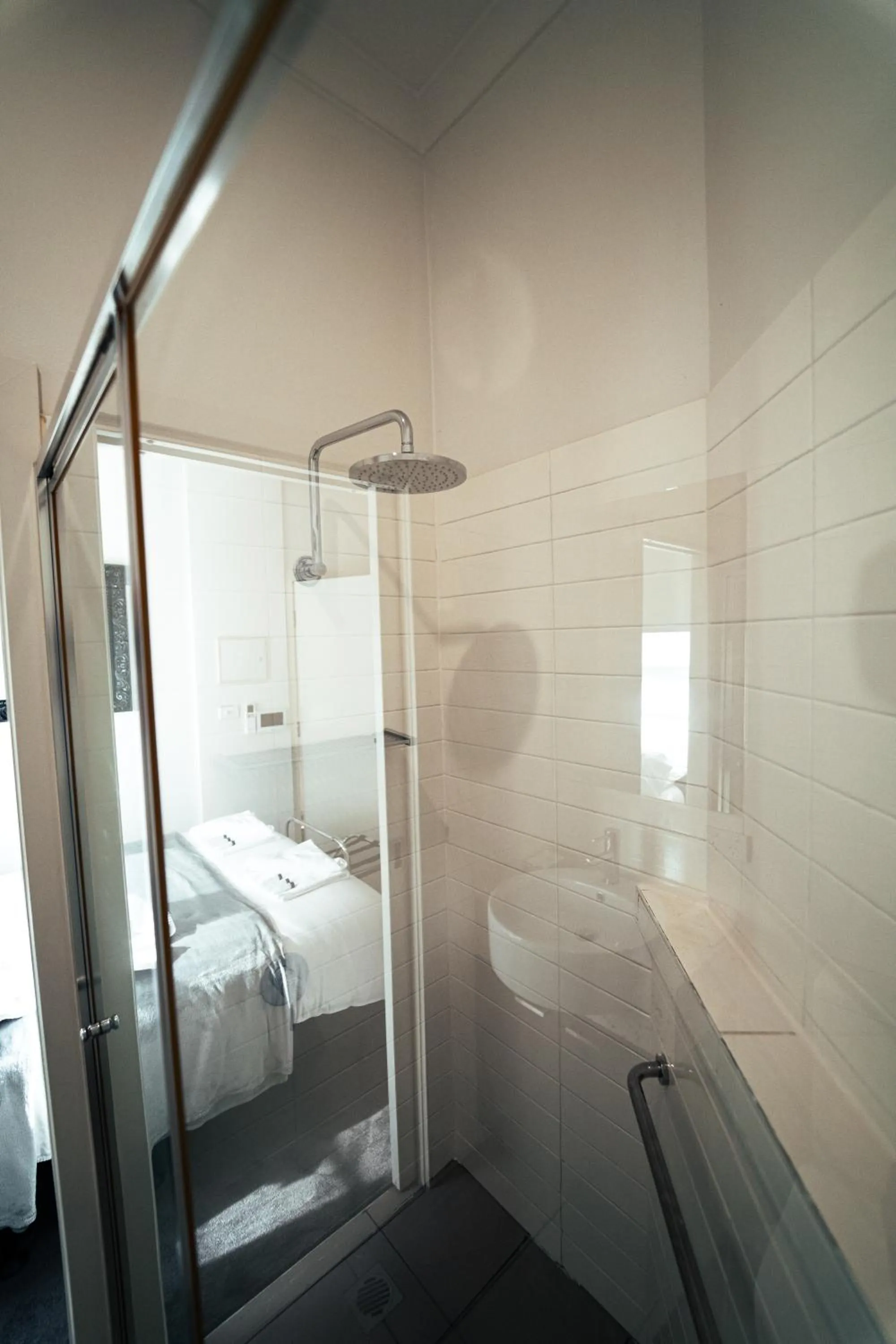 Shower in Grosvenor 3121 Richmond