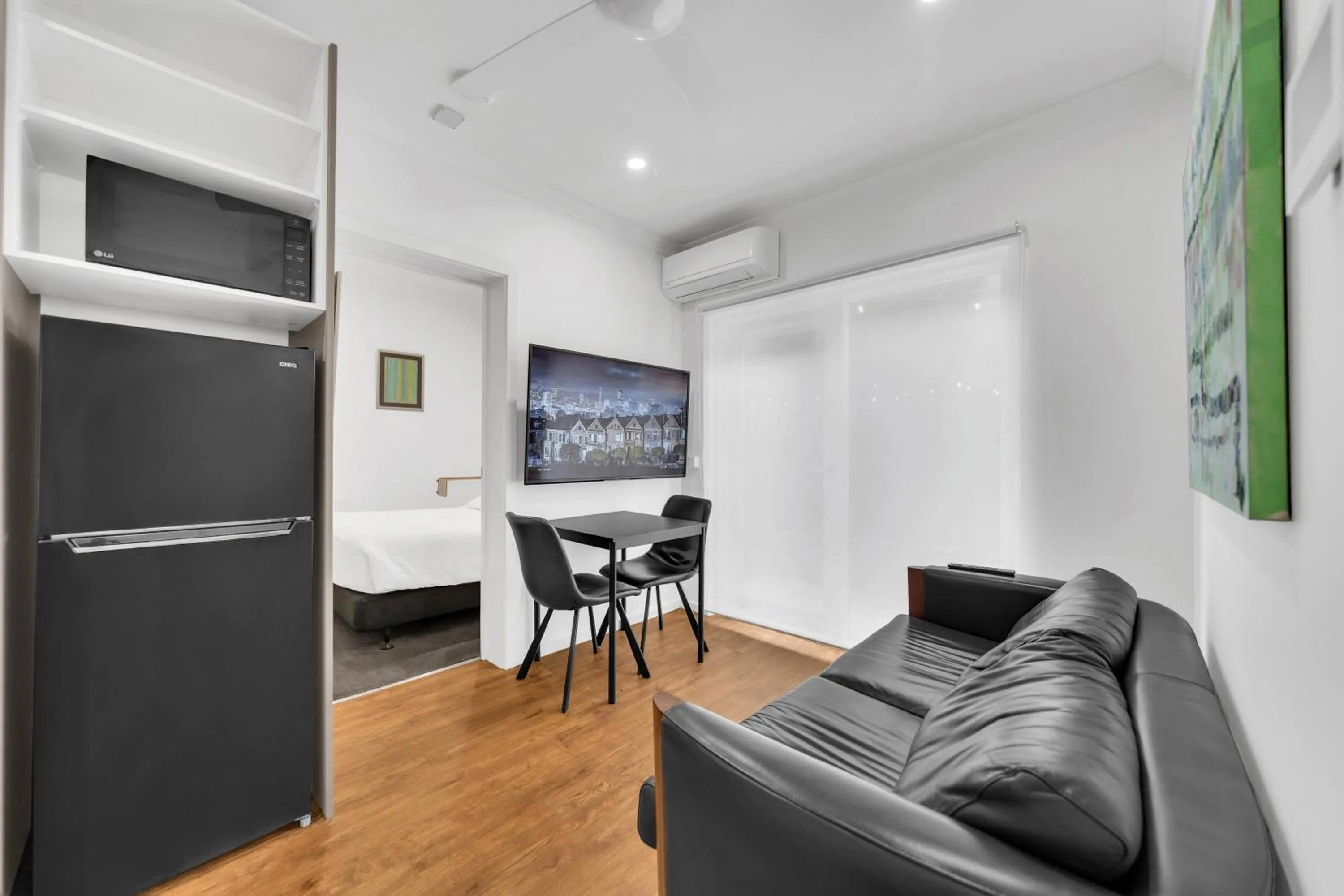 TV and multimedia in Grosvenor 3121 Richmond