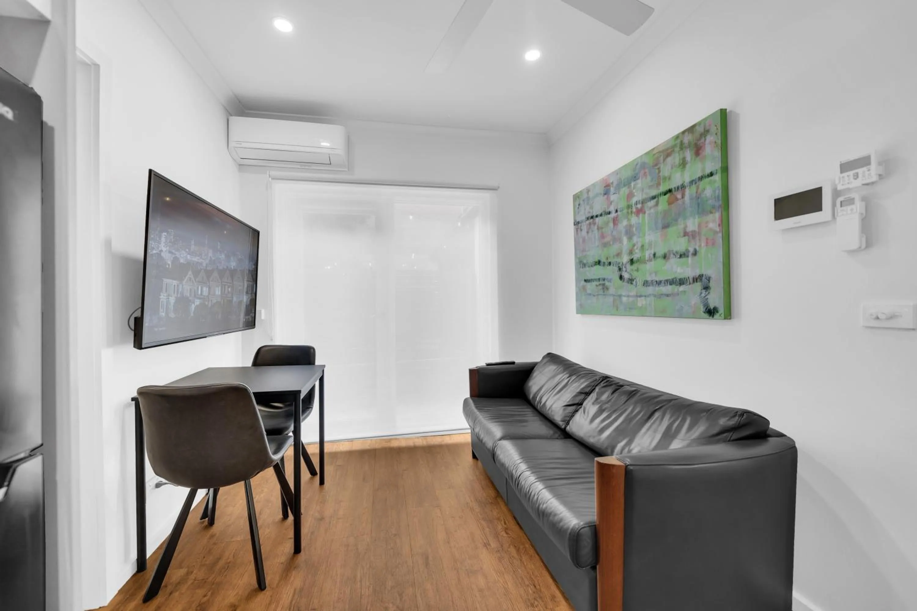 TV and multimedia in Grosvenor 3121 Richmond