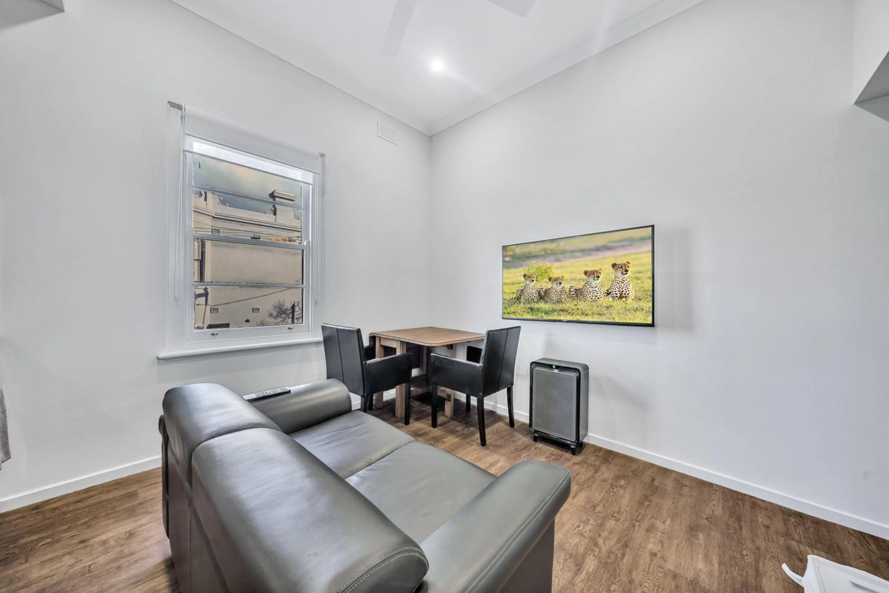 TV and multimedia in Grosvenor 3121 Richmond
