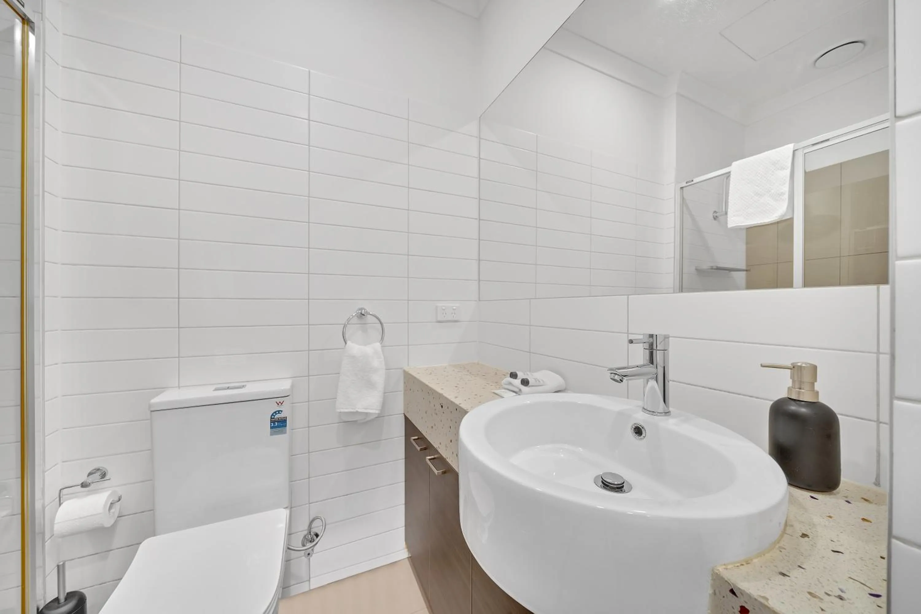 Toilet in Grosvenor 3121 Richmond
