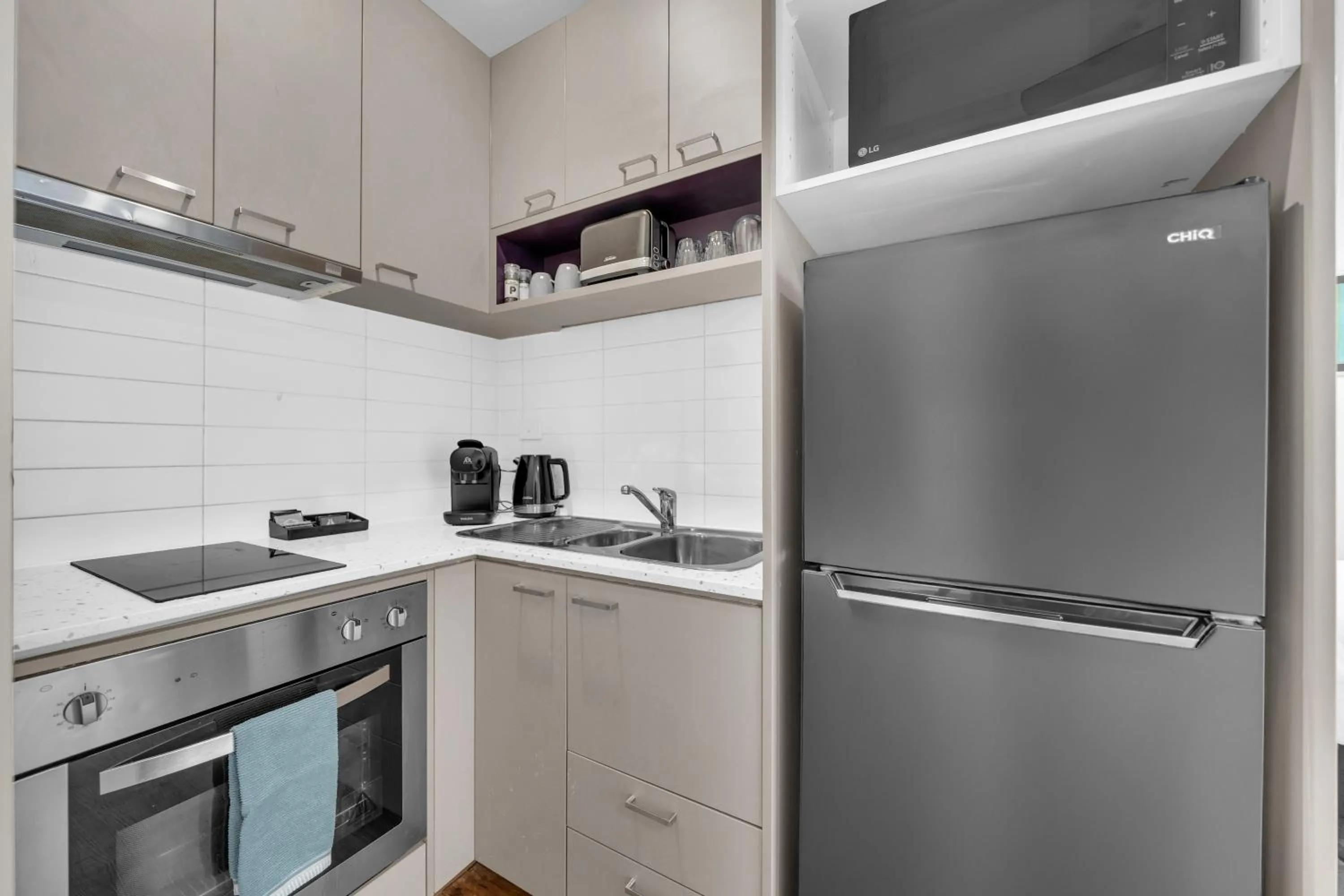 Kitchen or kitchenette in Grosvenor 3121 Richmond