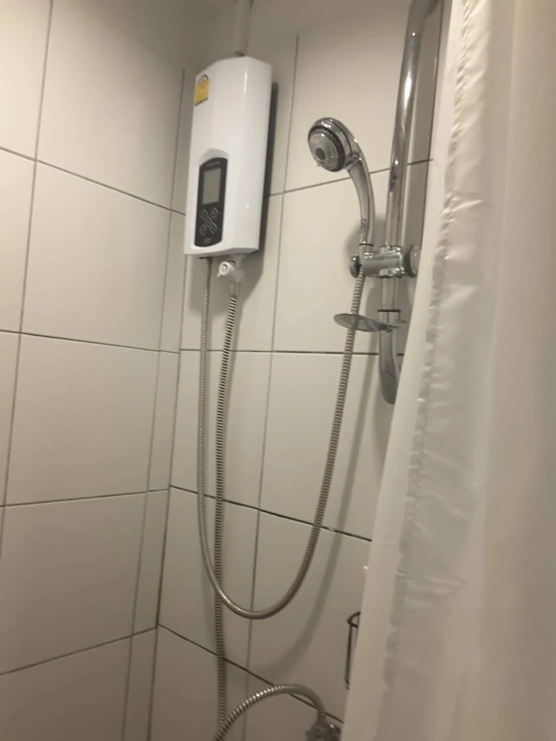 Shower in xx GO INN Khaosan Road - โก อินน์ ตรอกข้าวสาร